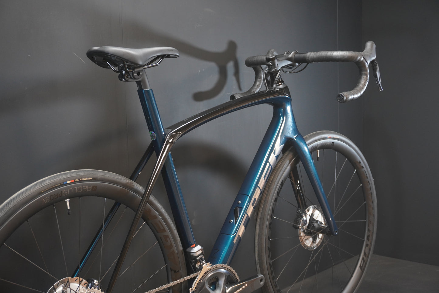 Trek Domane SL7 Gen 3 Ultegra Di2 Carbon Disc Road Bike 2021 - 56cm