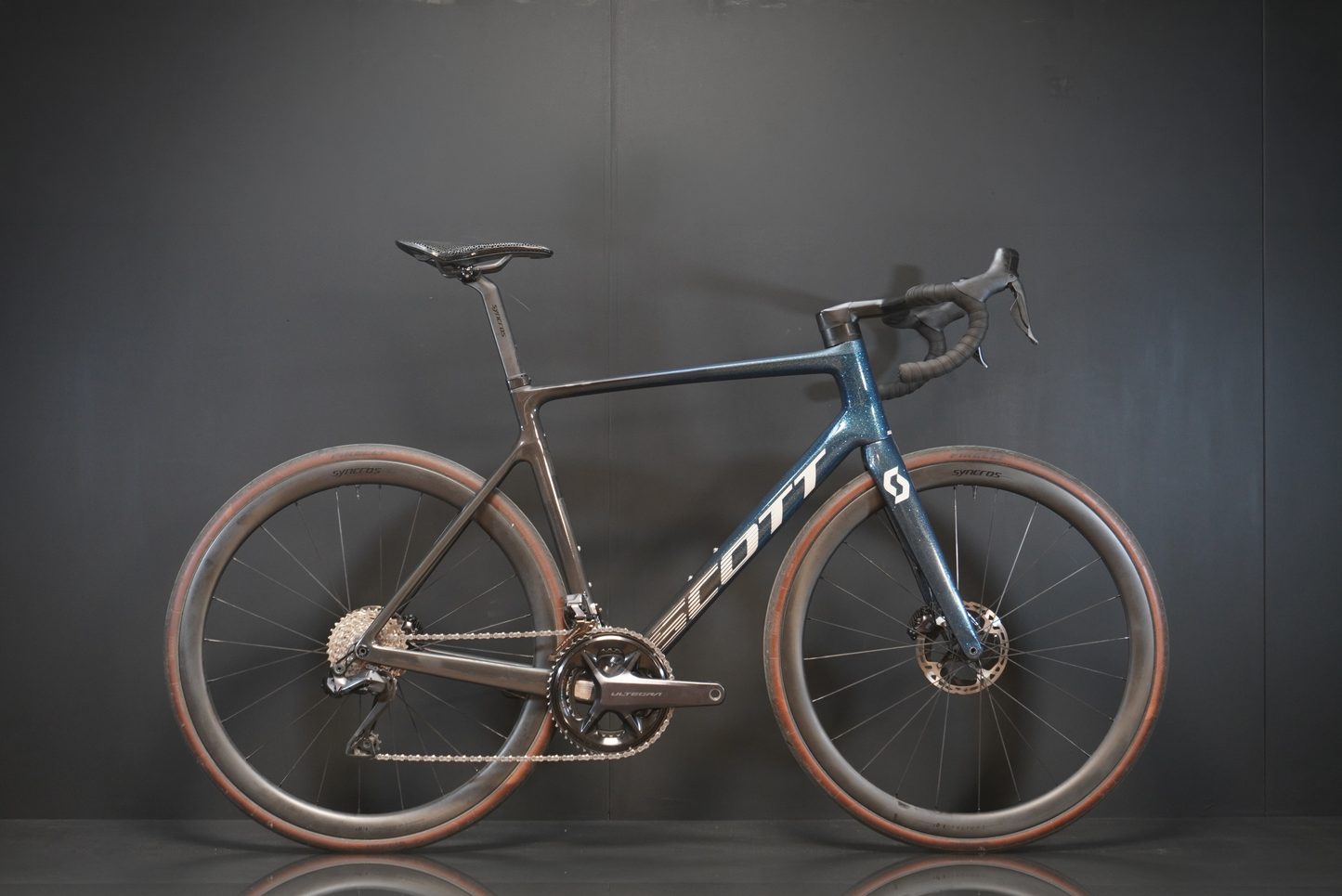 Scott Addict RC Pro Di2 Carbon Disc Road Bike 2023 - XL (58cm)