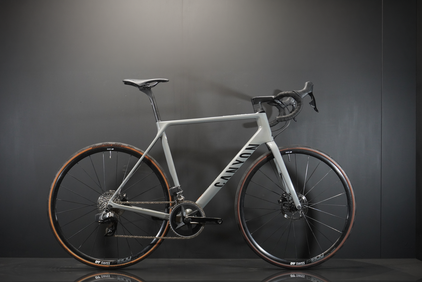 Canyon Ultimate CF SL eTap & PM Carbon Disc Road Bike 2022 - Large