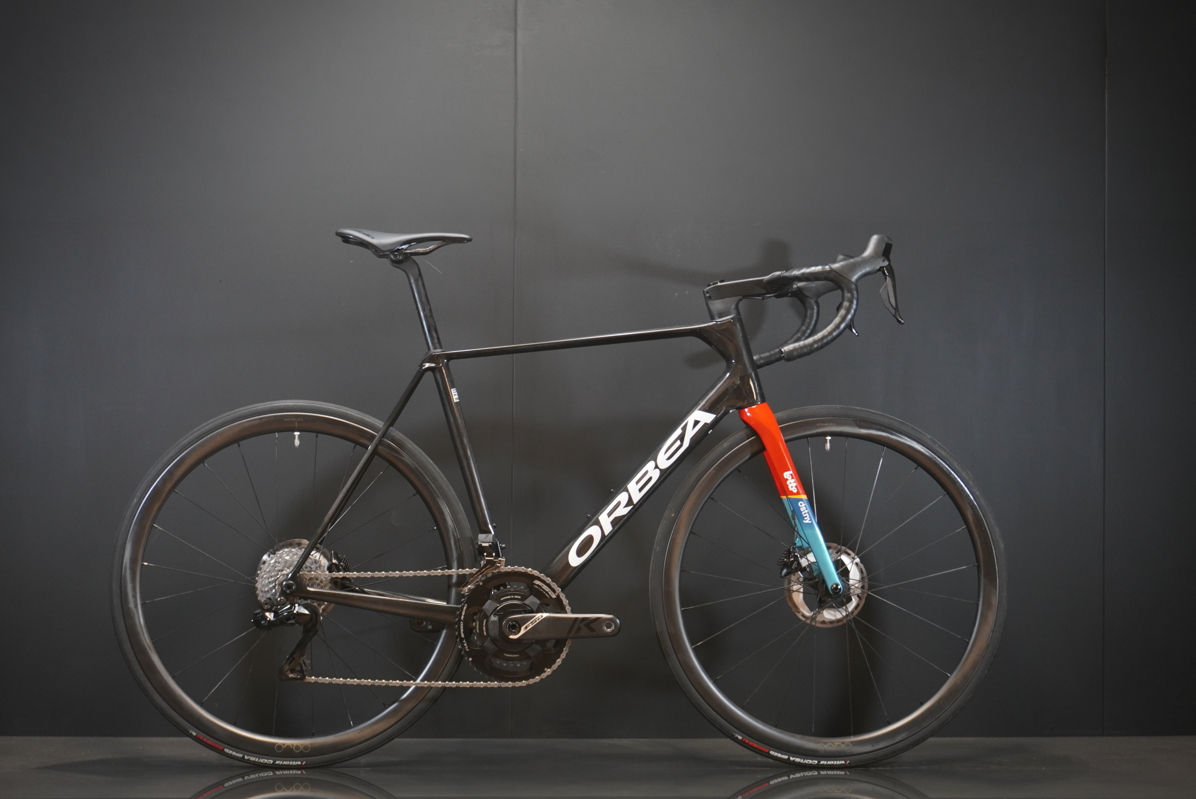 orbea rennrad 2019 Orca M10i Replica Lotto Dstny Dura-Ace Di2 Carbon Disc Road Bike 2024 Frame:Cool Breeze Charcoal Blocks HITWAY BK7S Serie E-Bike Category:E Bike_29 kg hydraulic disc brakes and