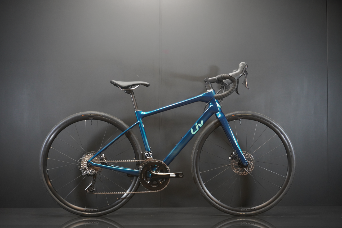 Liv Avail Advanced 1 Ultegra Carbon Disc Road Bike 2022 - Small