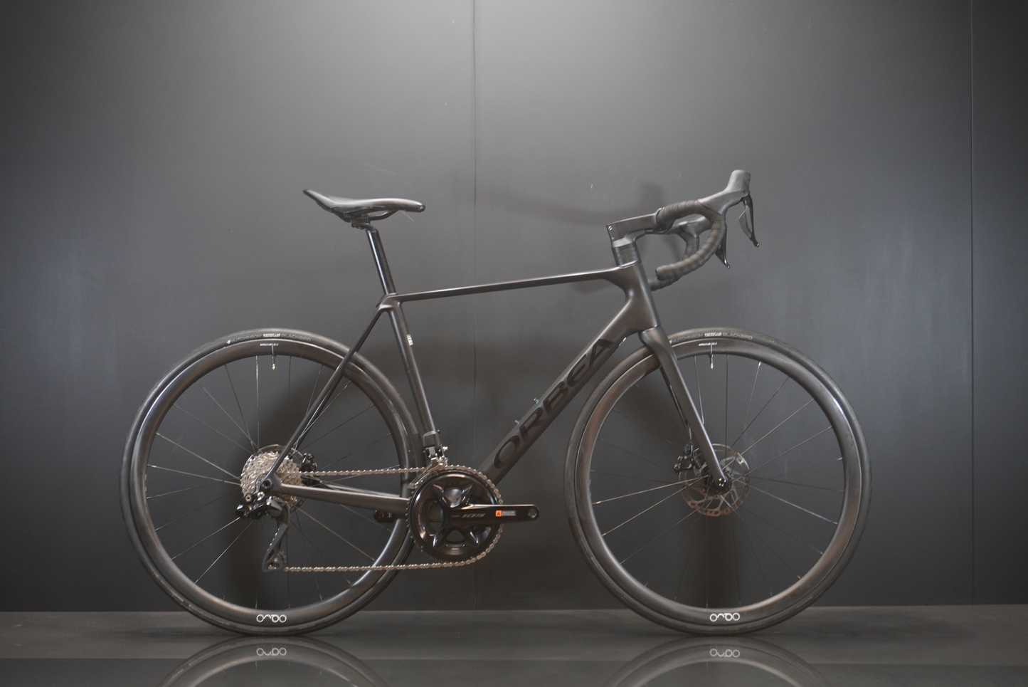 Orbea Orca M30 105 Di2 Carbon Disc Road Bike 2025 - 53cm - Upgraded Wheels