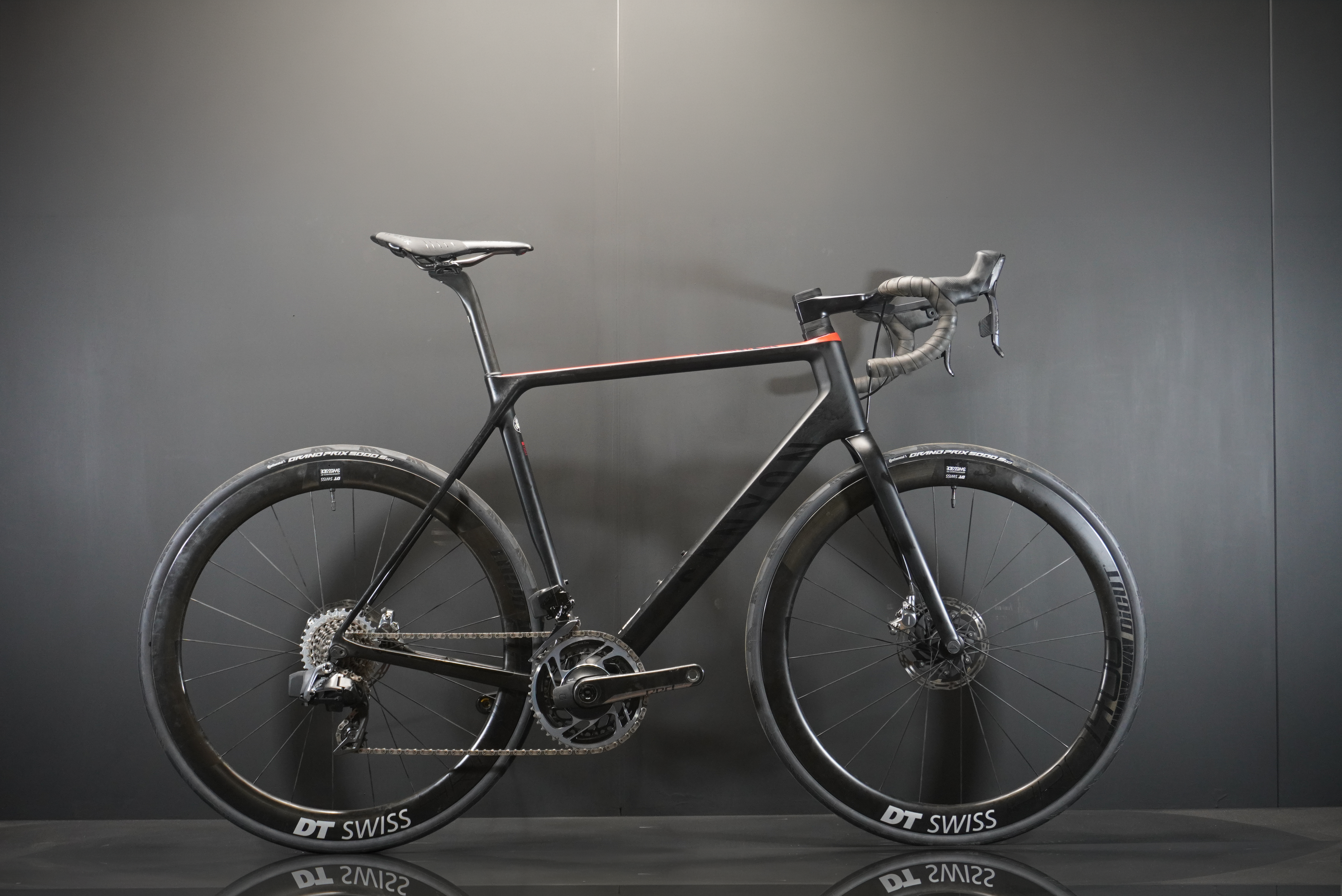 Canyon Ultimate CF SLX 9.0 Red AXS & P/M Carbon Disc Road Bike 2019 -