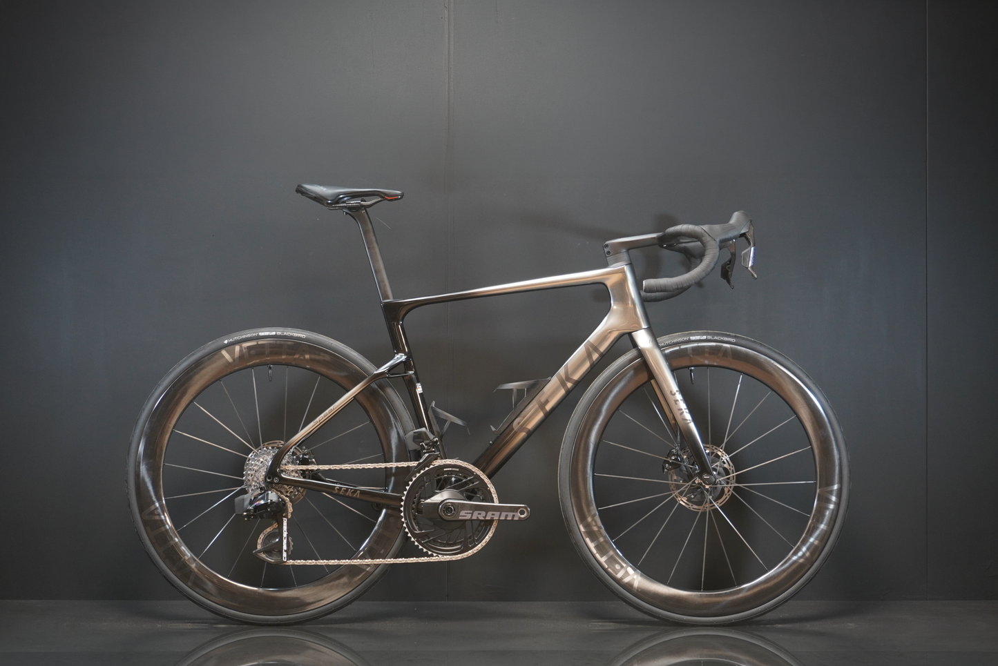 Seka Spear RDC Chronos SRAM Force E1 AXS & P/M Carbon Disc Road Bike - LR 7.2Kg