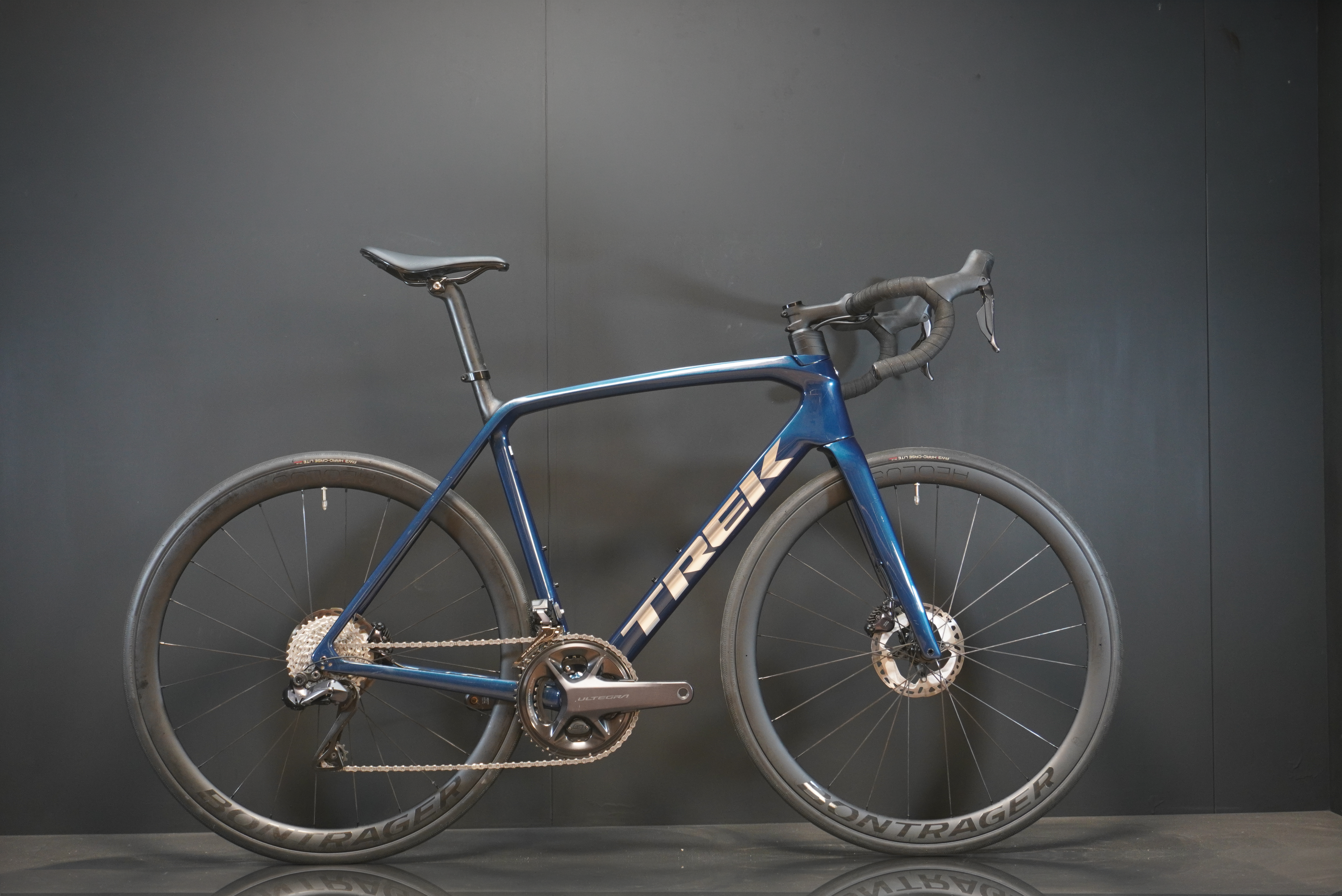 Trek Emonda SL7 Ultegra Di2 & P/M Carbon Disc Road Bike 2023 - 56cm