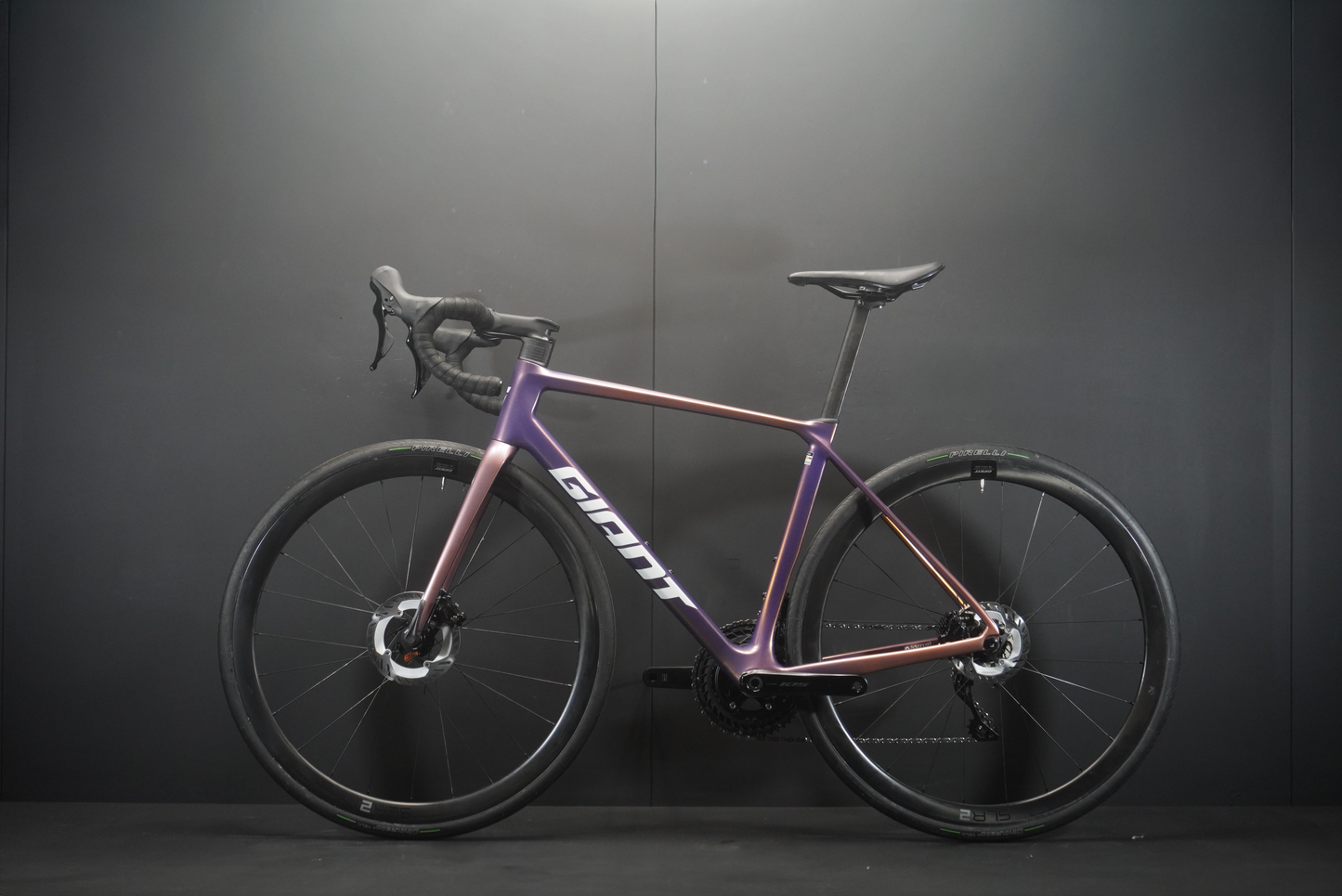 Giant TCR Advanced Pro 2 105 Carbon Disc Road Bike 2025 - Medium