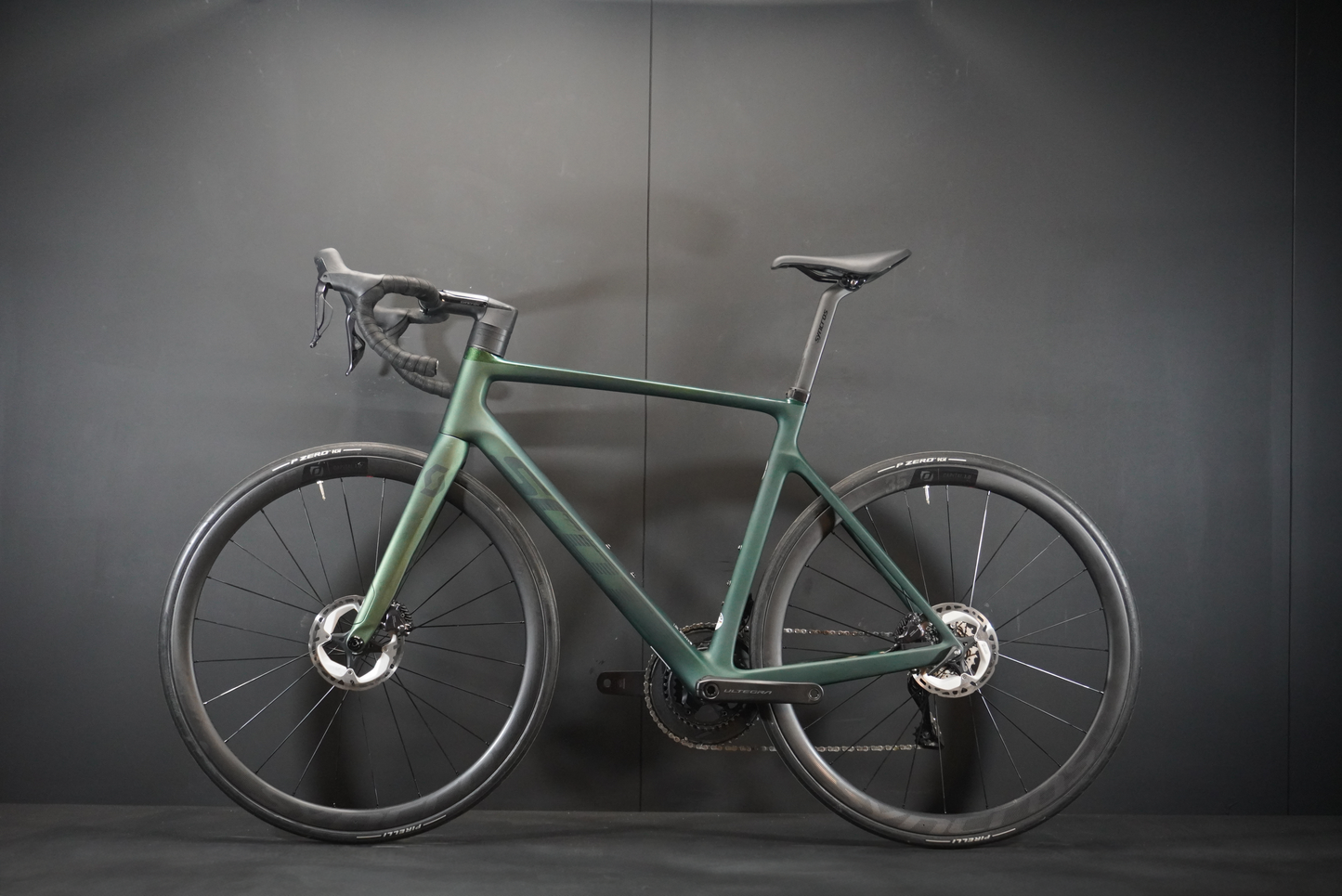 Scott Addict RC15 Di2 Carbon Disc Road Bike 2022 - 56cm