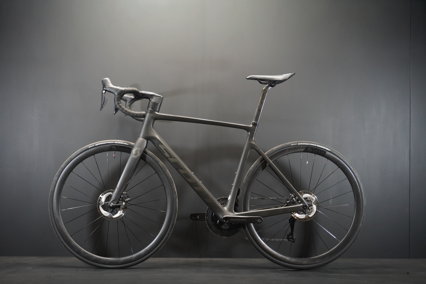 Scott Addict RC15 Di2 Carbon Disc Road Bike 2024 - 56cm