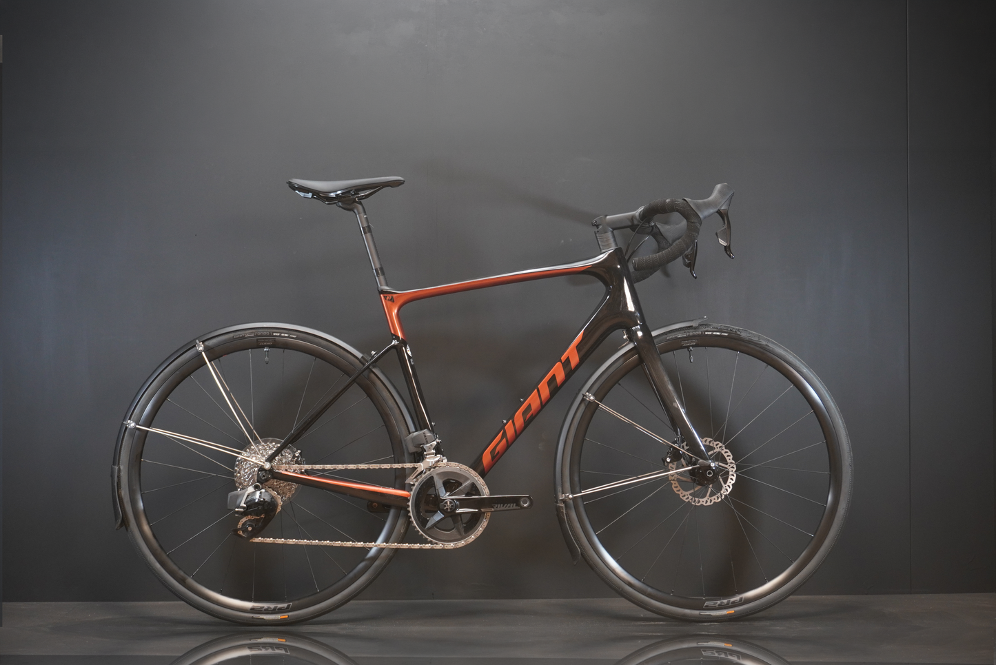 Giant Defy Advanced 0 AXS & P/M Carbon Disc Road Bike 2023 - M/L