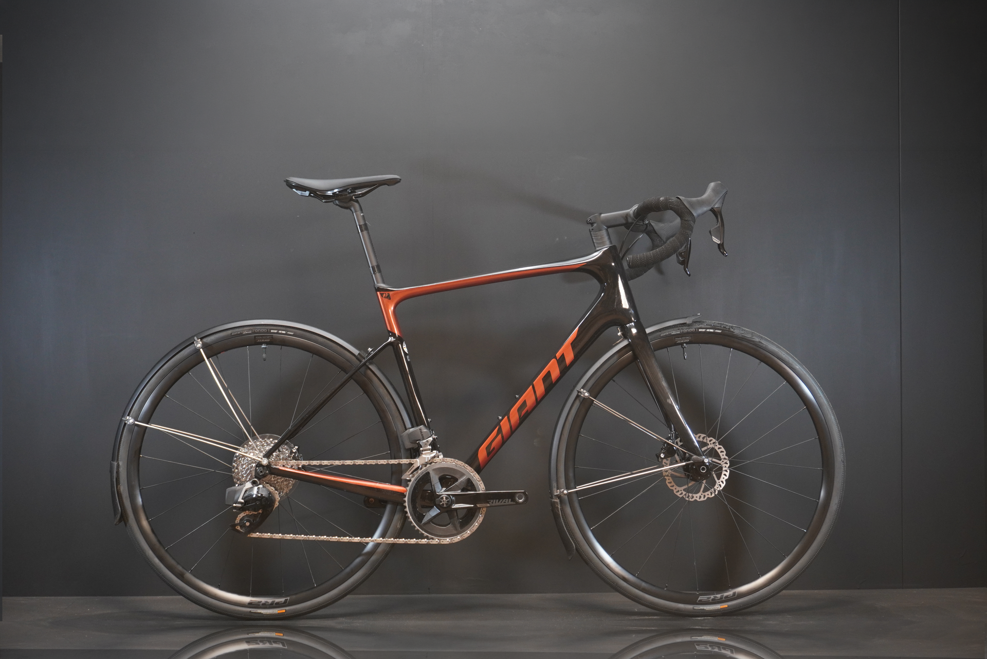 Giant Defy Advanced 0 AXS & P/M Carbon Disc Road Bike 2023 - M/L