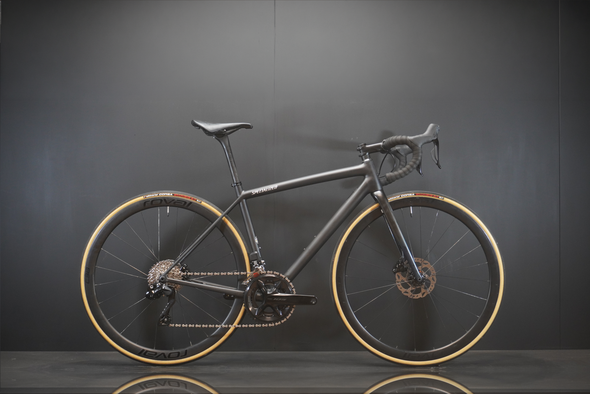 Specialized Aethos Comp 105 Di2 Carbon Disc Road Bike 2022 - 52cm