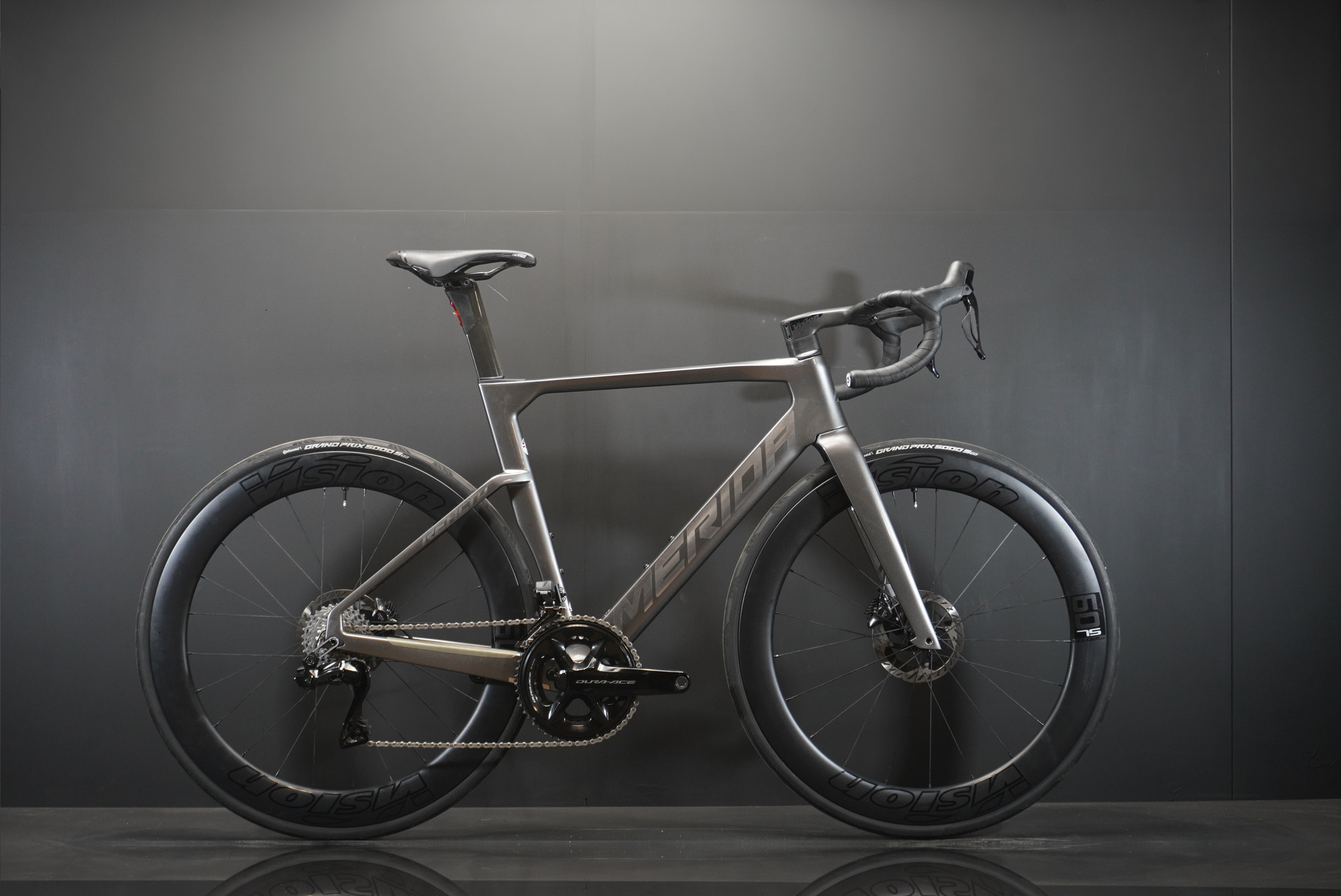 Merida Reacto Team Dura-Ace Di2 & P/M Carbon Disc Road Bike 2024 - Sma Merida Reacto Team Dura-Ace Di2 & P/M Carbon Disc Road Bike 2024 - Sma