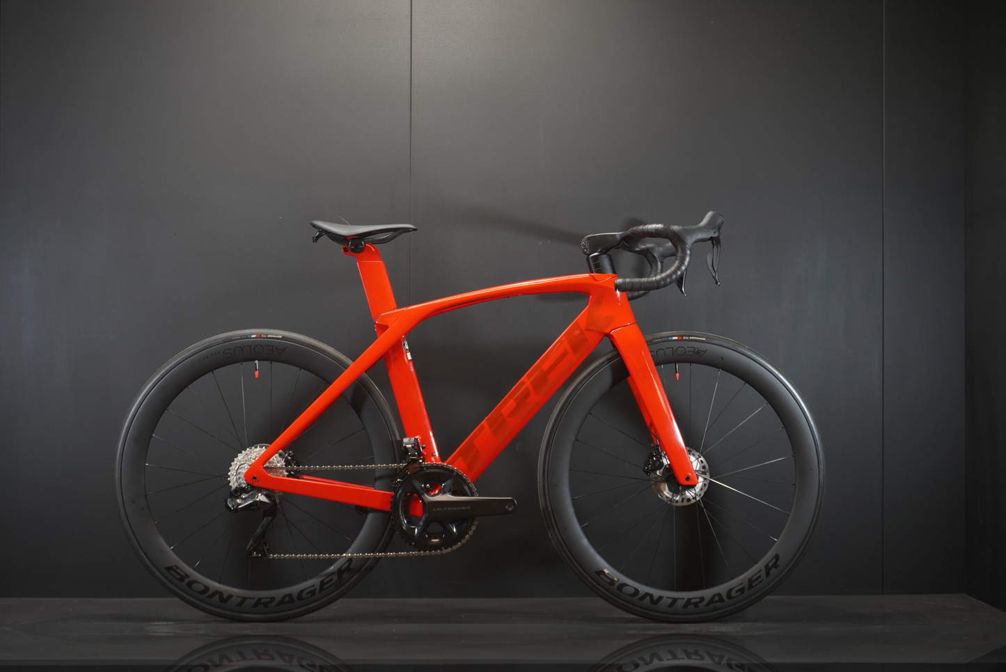 As New Trek Madone SL6 Gen 6 Di2 Carbon Disc Road Bike 2022 - 54cm - Huge Upgrades!
