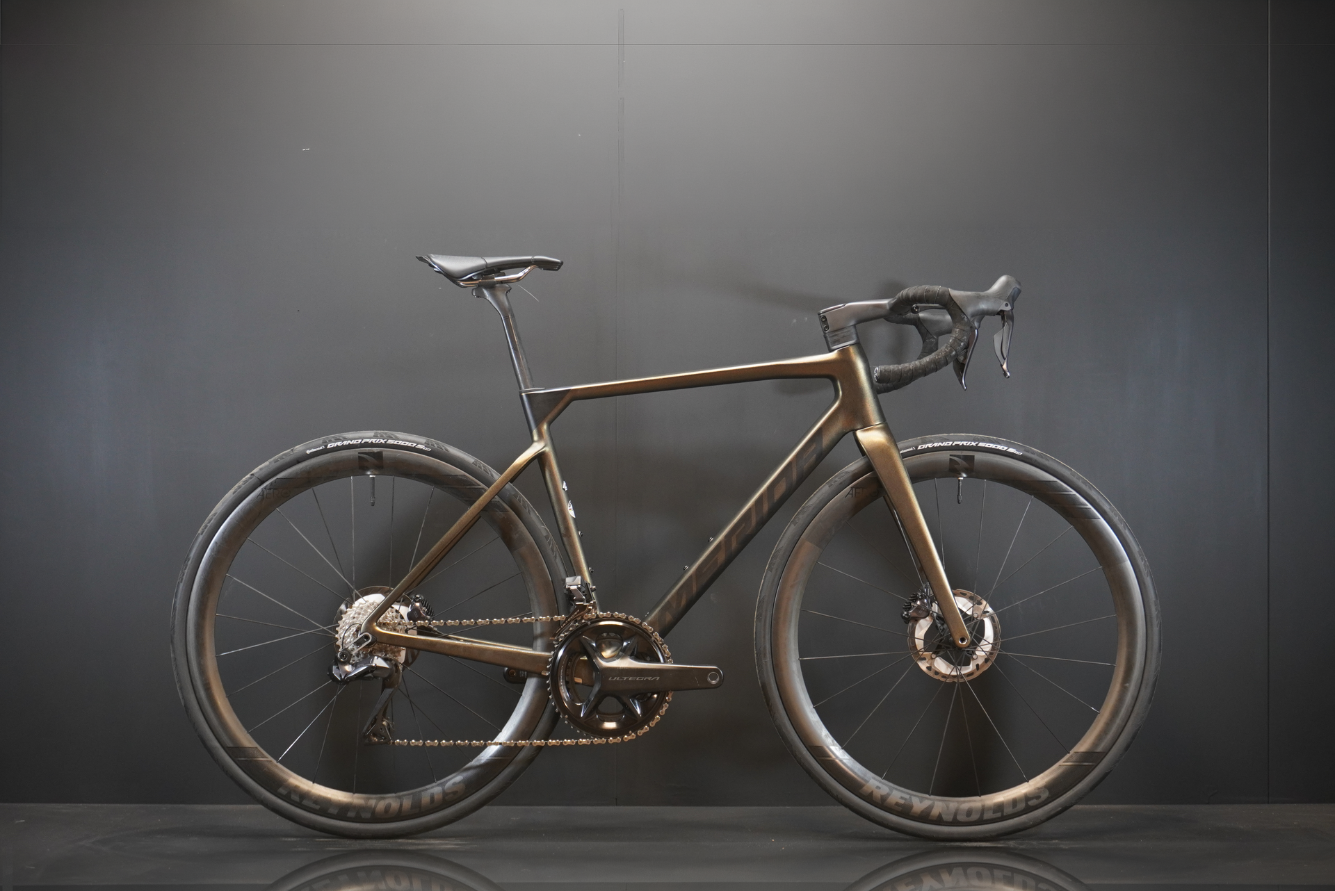 Merida Scultura 9000 Di2 Carbon Disc Road Bike 2023 - Medium