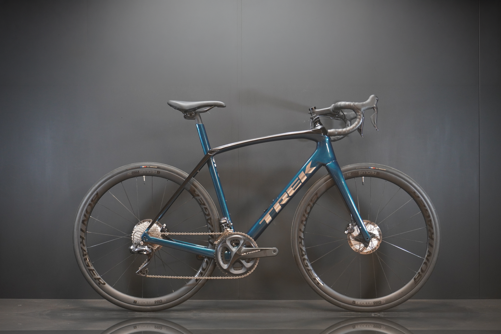 Trek Domane SL7 Gen 3 Ultegra Di2  Carbon Disc Road Bike 2021 - 56cm