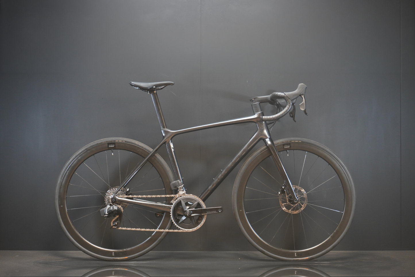 Giant TCR Advanced Pro 1 Rival AXS P/M Carbon Disc Road Bike 2024 - Medium