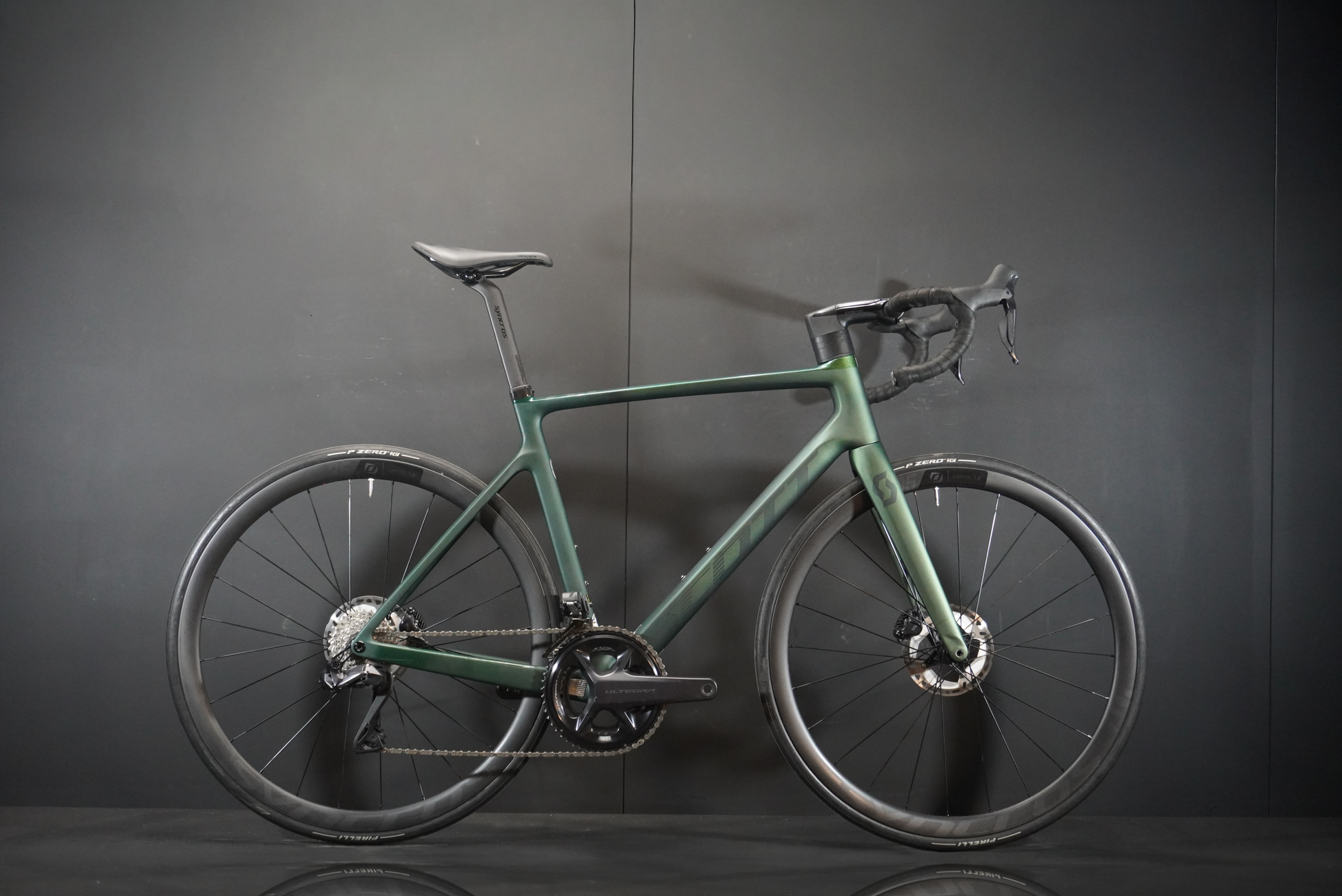 scott rennräder 2022 Scott Addict RC15 Di2 Carbon Disc Road Bike 2022