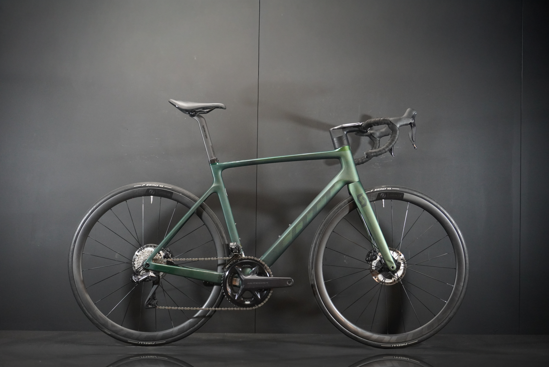 Scott Addict RC15 Di2 Carbon Disc Road Bike 2022 - 56cm