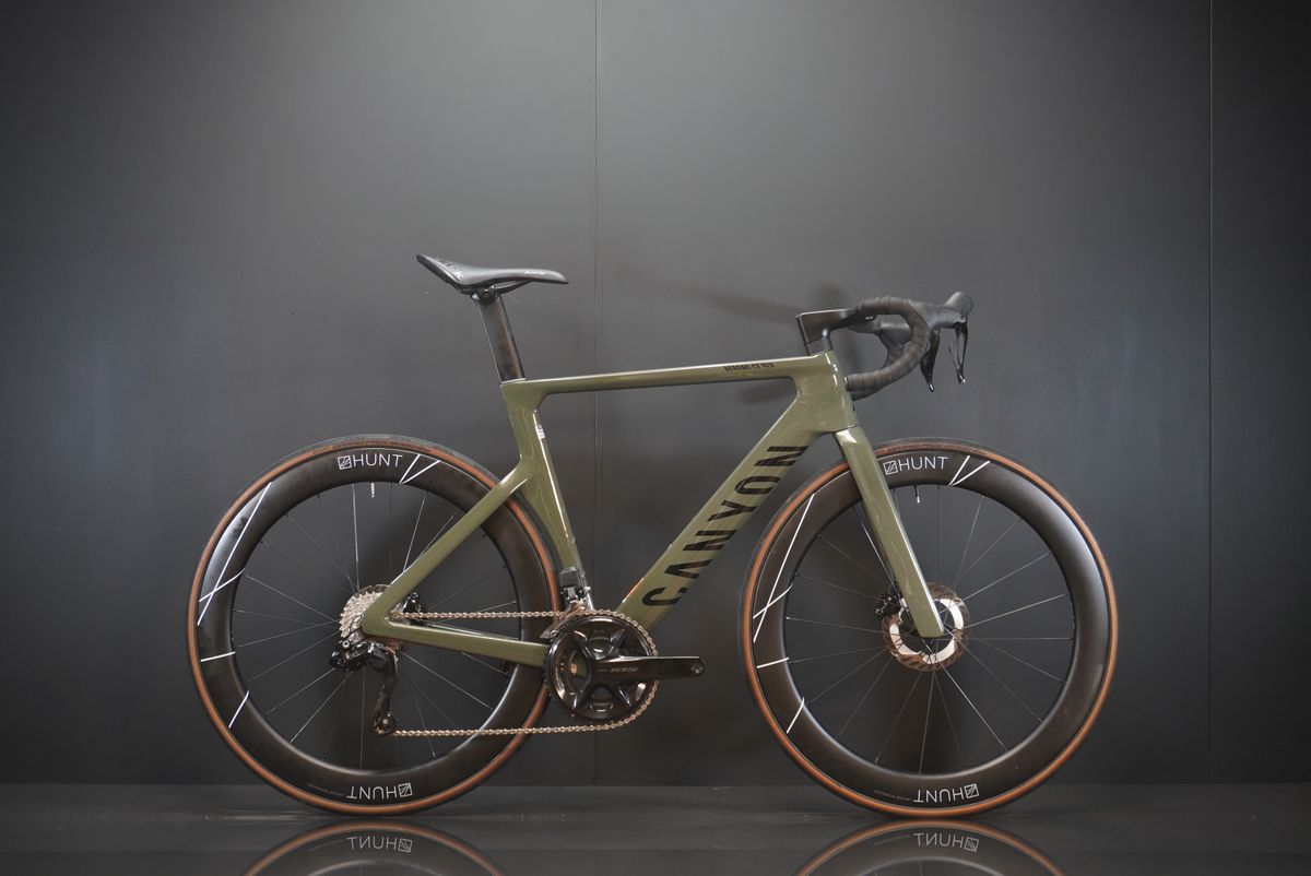 Canyon Aeroad CF SLX 7 Di2 Carbon Disc Road Bike 2024 - Medium
