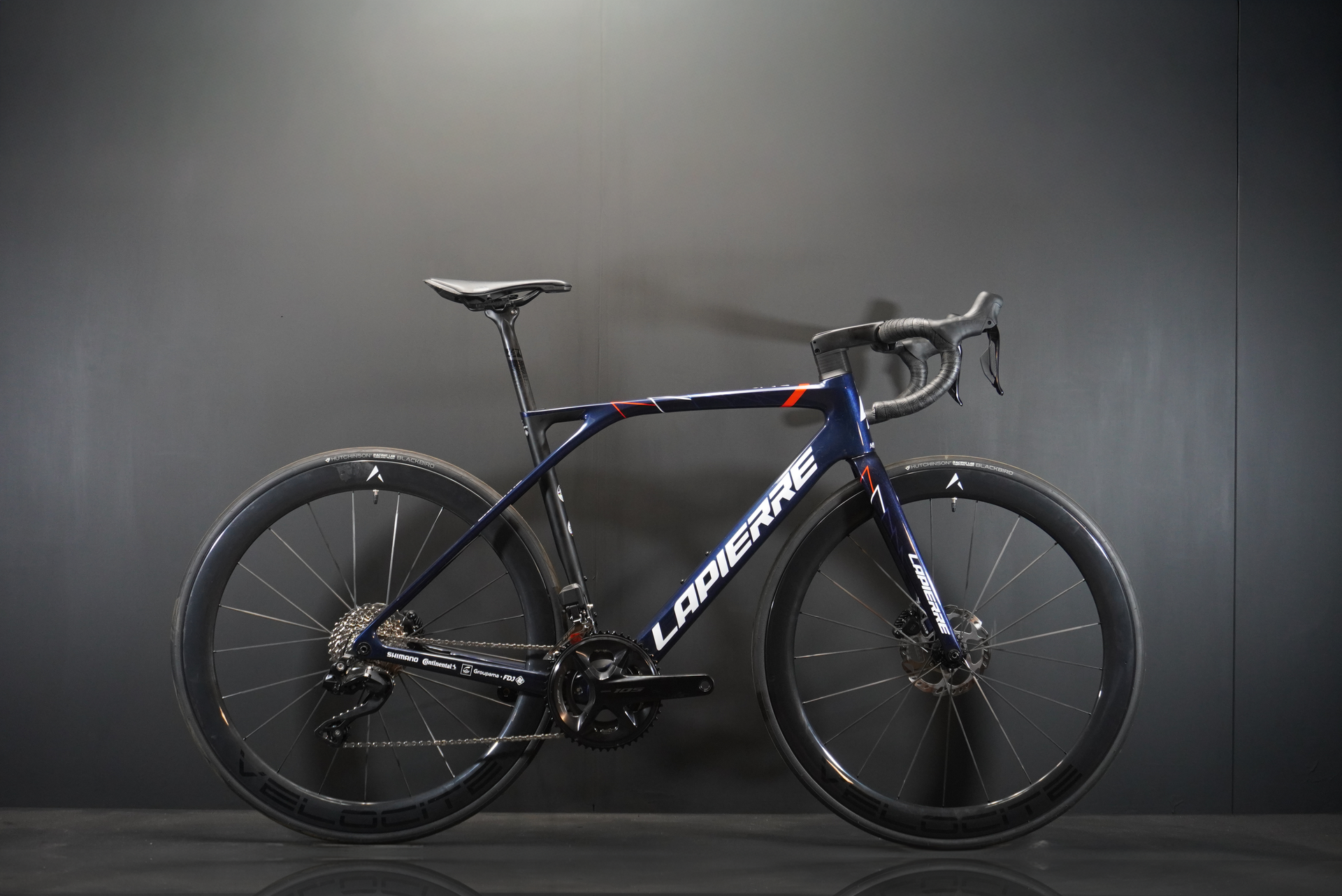Lapierre Xelius SL FDJ 105 Di2 Carbon Disc Road Bike 2022 - Medium - Upgraded