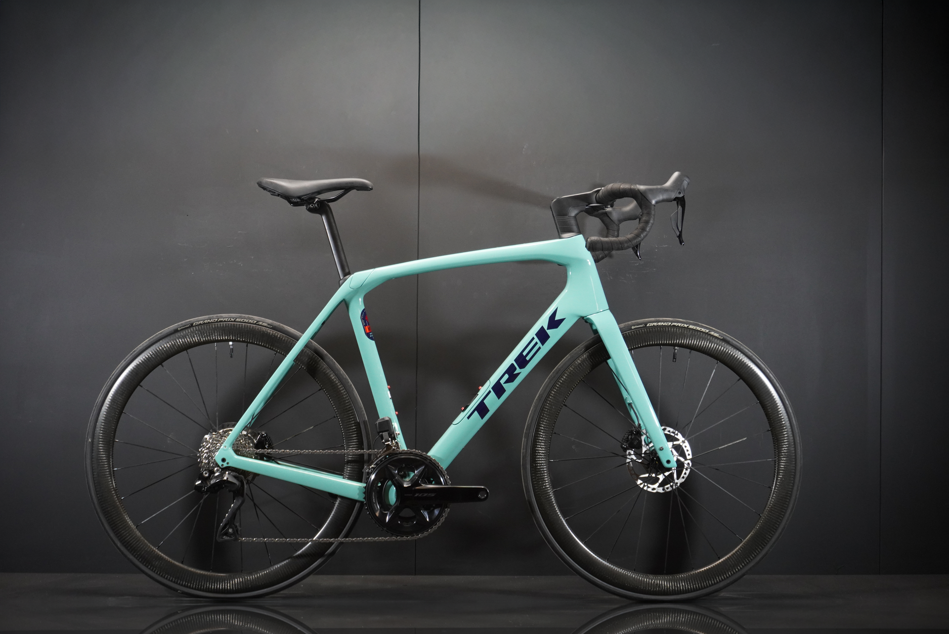 Trek Domane SL5 Gen 4 105 Di2 Carbon Disc Road Bike 2023 - 58cm - Upgraded Wheels