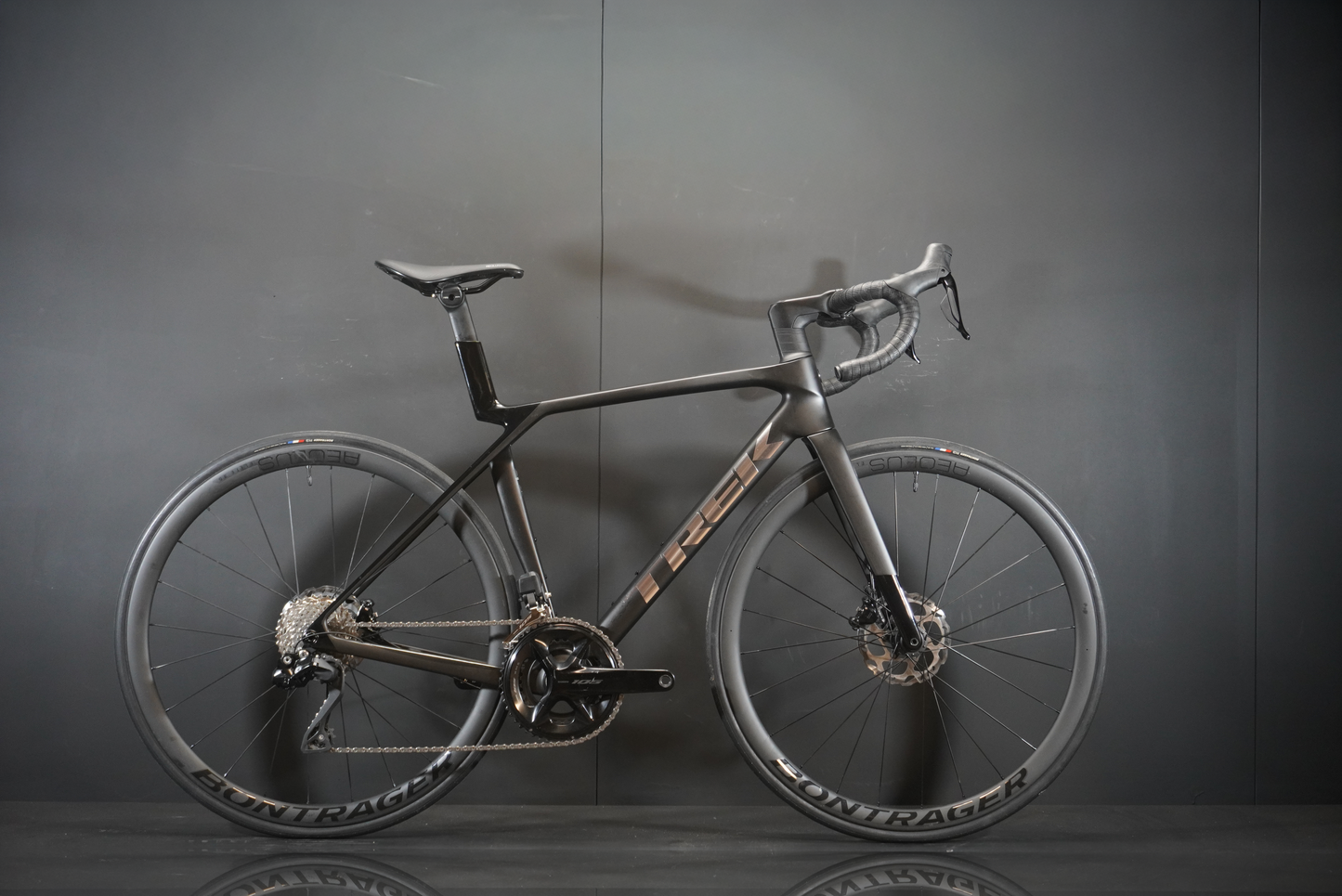 Trek Madone SL6 Gen 8 105 Di2 Carbon Disc Road Bike 2024 - Medium