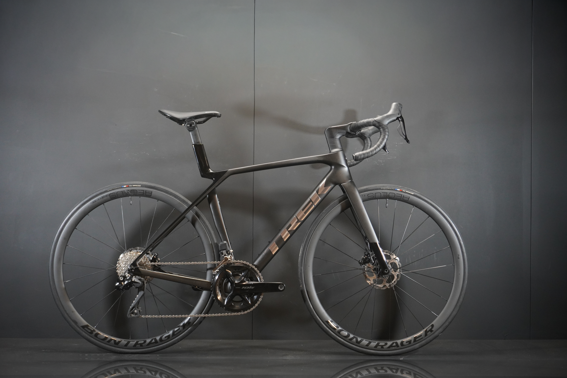 Trek Madone SL6 Gen 8 105 Di2 Carbon Disc Road Bike 2024 - Medium