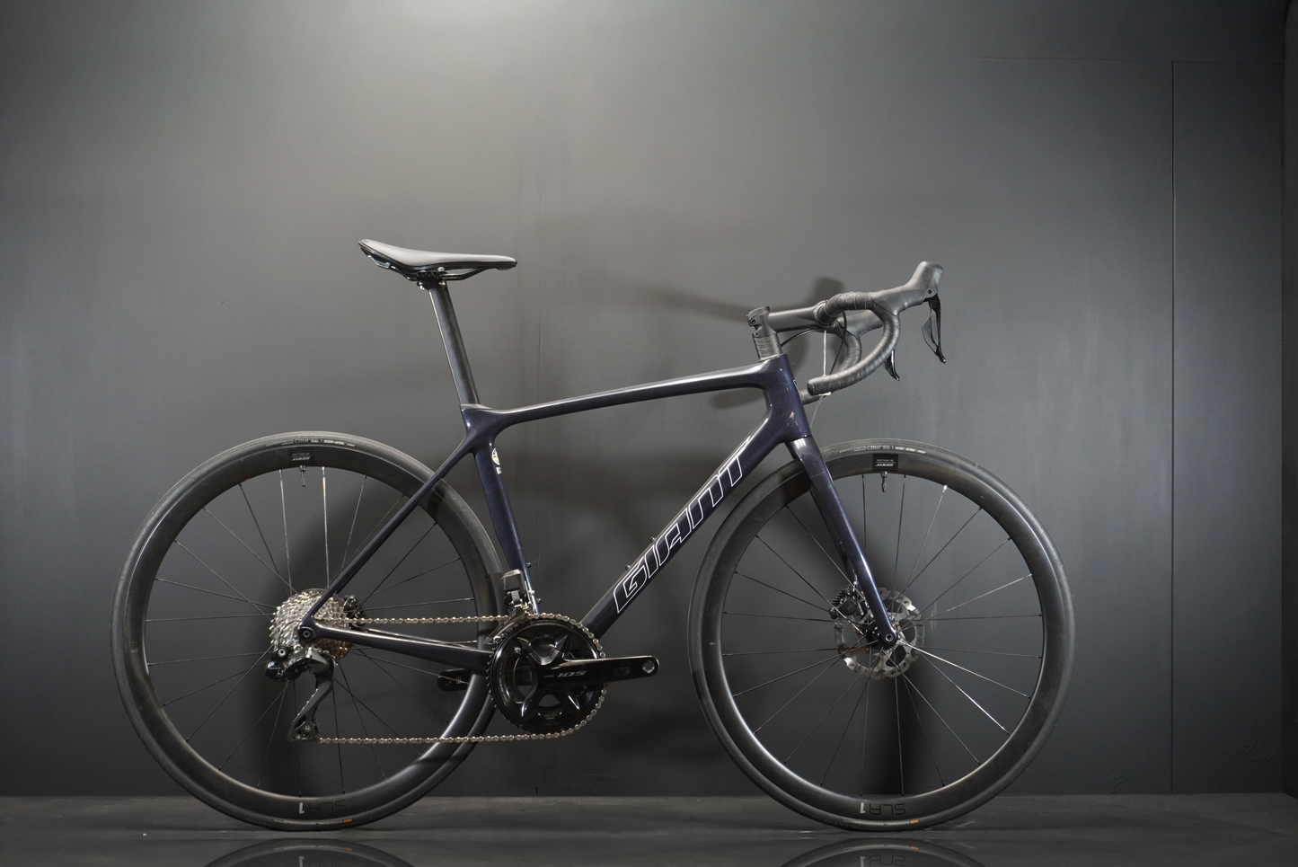 Giant TCR 105 Di2 Carbon Disc Road Bike - Medium - 2023