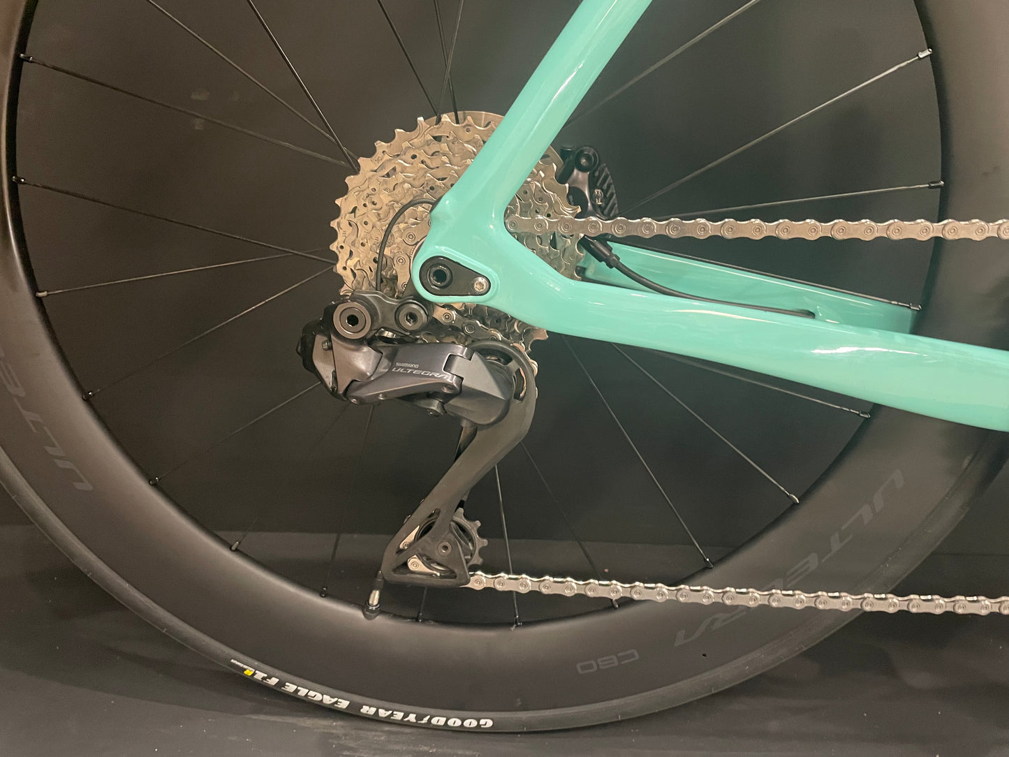 Bianchi Oltre CV XR4 Di2 Carbon Disc Road Bike 2021 - 50cm