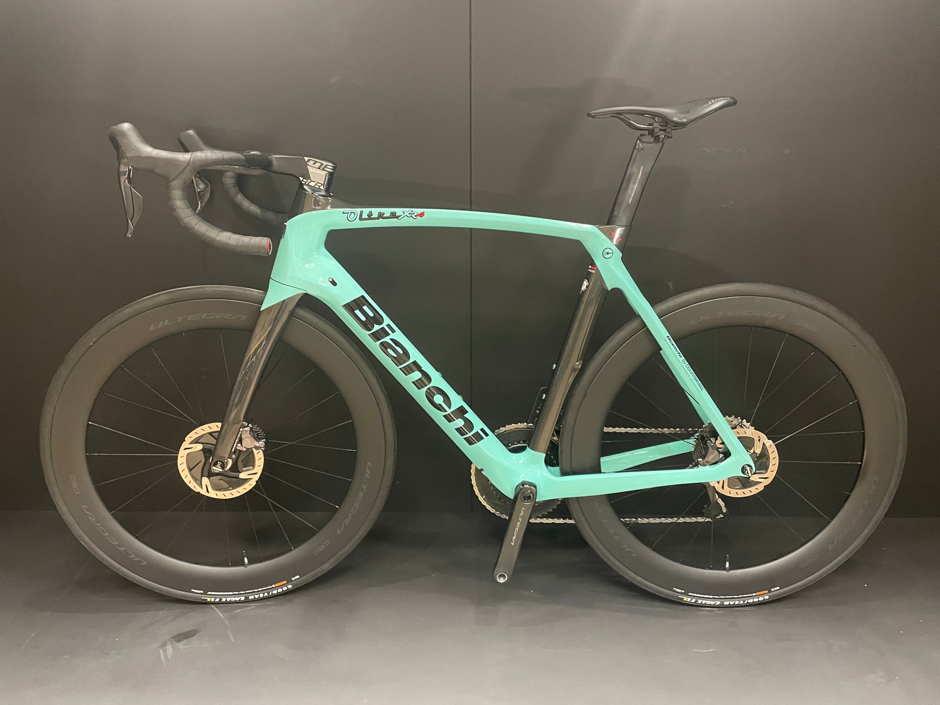 Bianchi Oltre CV XR4 Di2 Carbon Disc Road Bike 2021 - 50cm