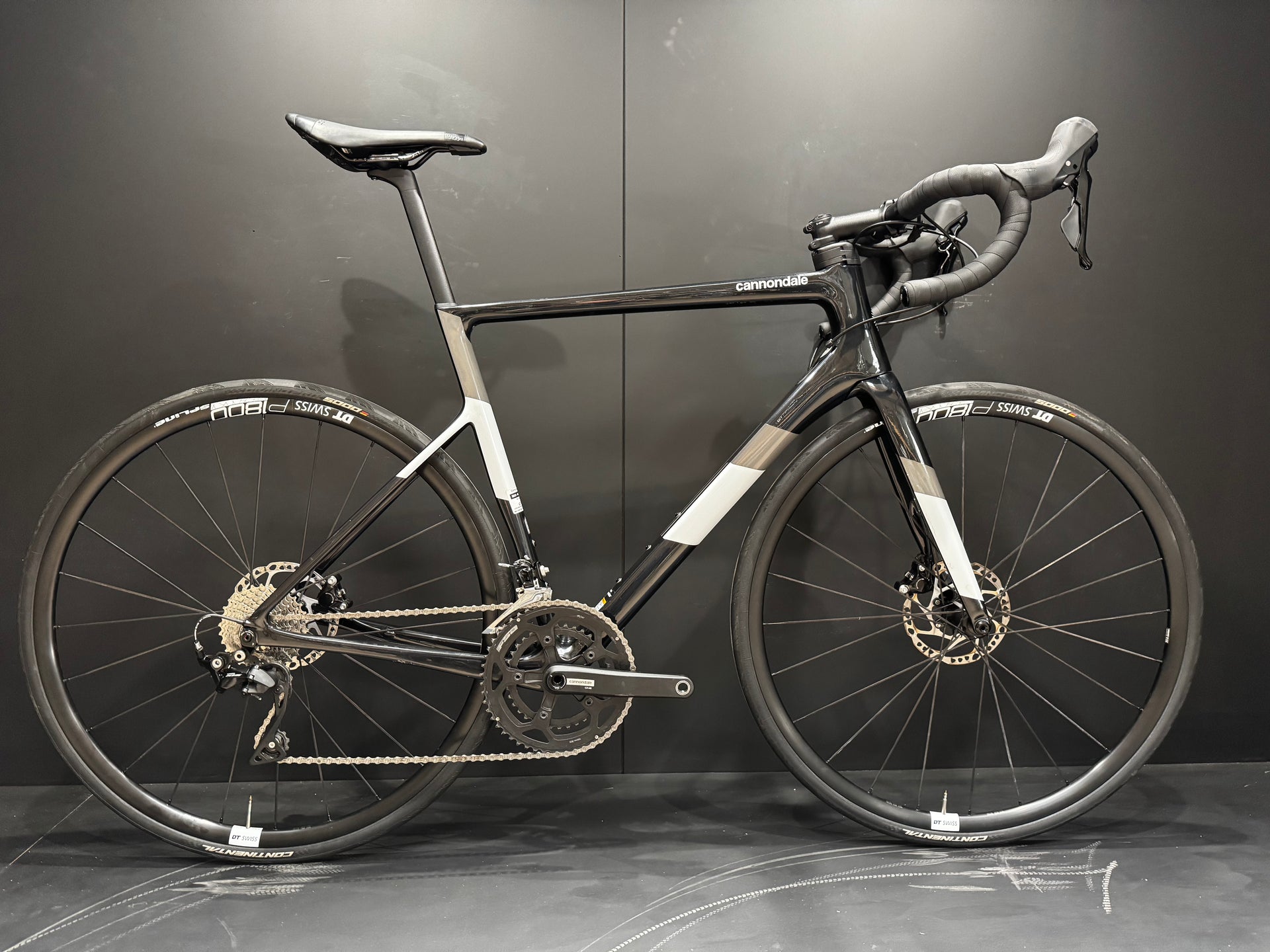 Cannondale Supersix EVO 105 Carbon Disc Road Bike 2022 - 56cm
