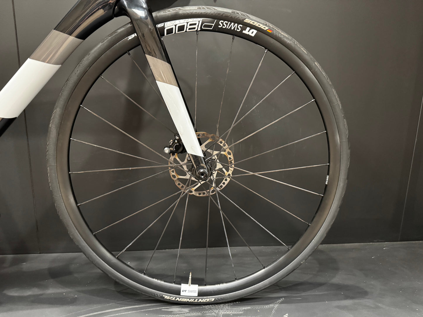 Cannondale Supersix EVO 105 Carbon Disc Road Bike 2022 - 56cm