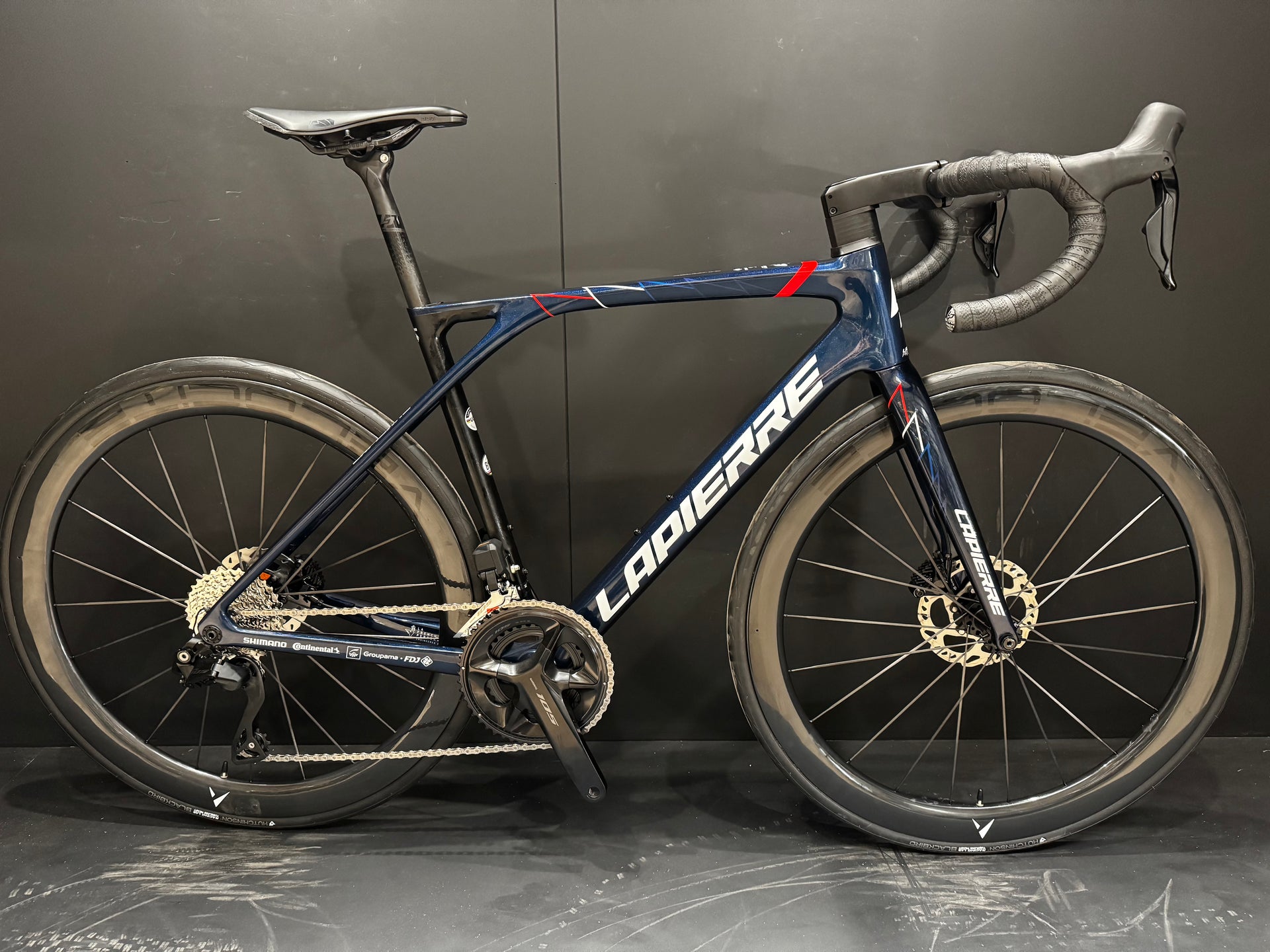 Lapierre Xelius SL FDJ 105 Di2 Carbon Disc Road Bike 2022 - Medium - Upgraded