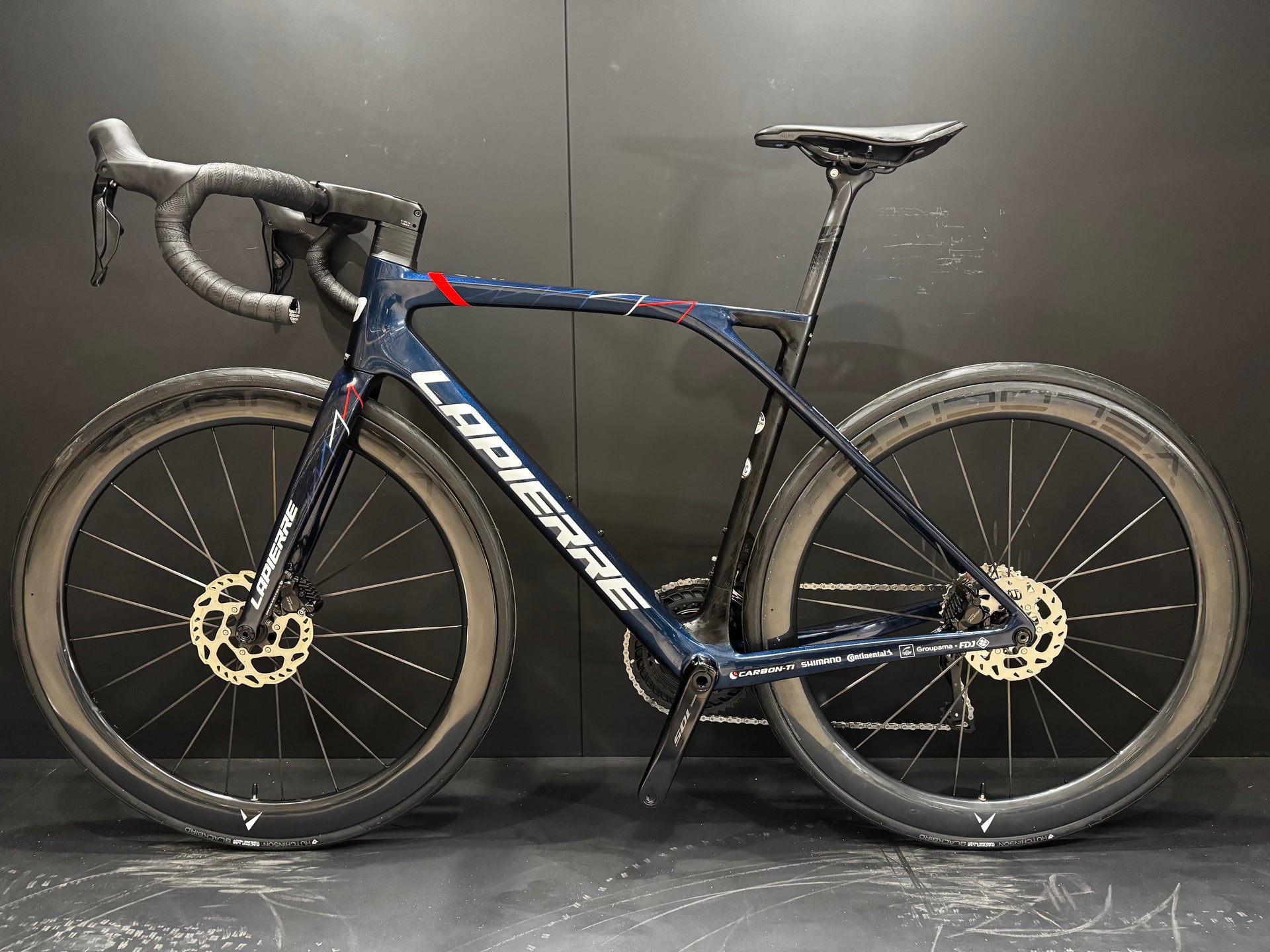 Lapierre Xelius SL FDJ 105 Di2 Carbon Disc Road Bike 2022 - Medium - Upgraded