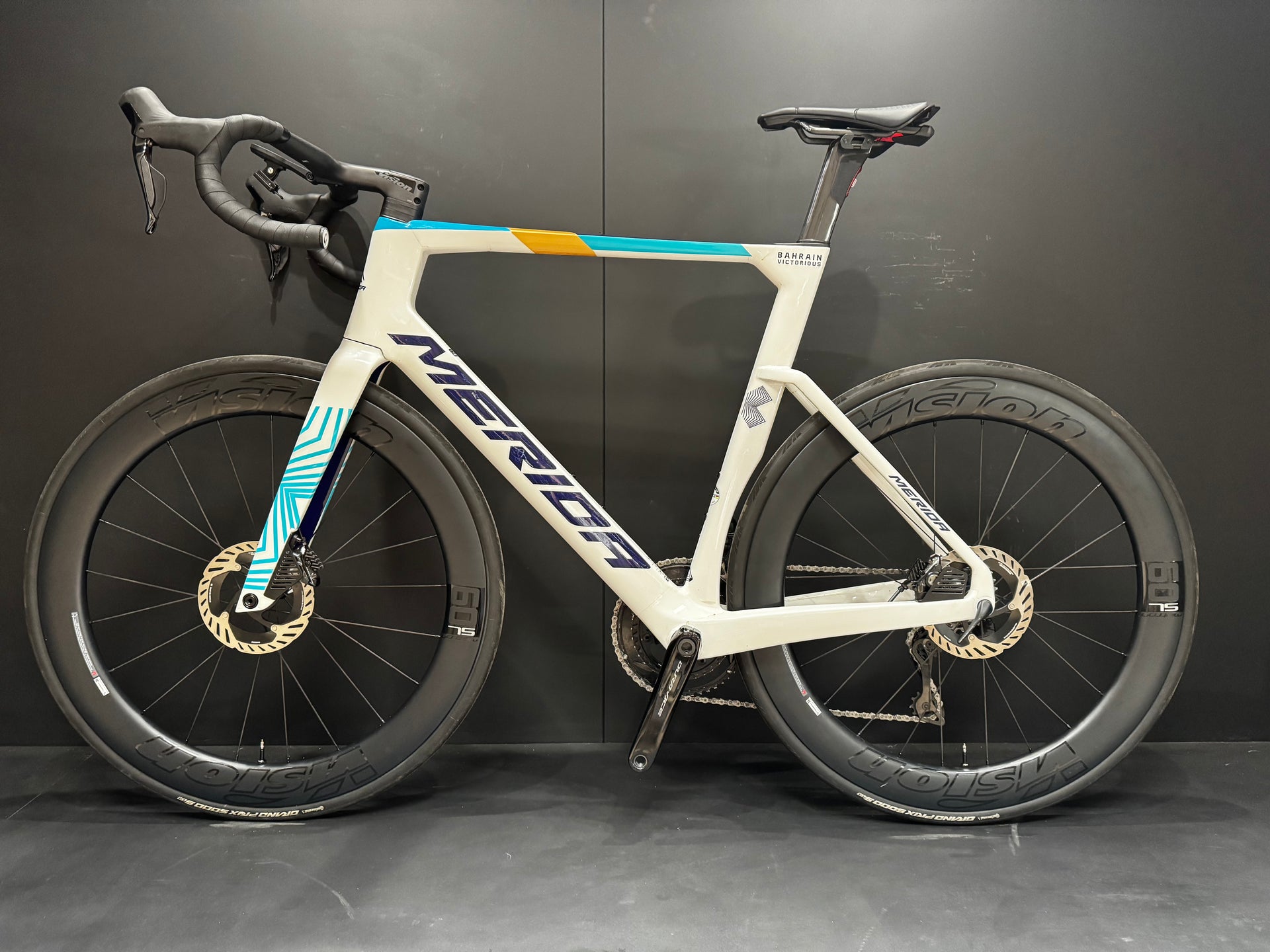 Merida Reacto Team CF5 Dura-Ace Di2 Carbon Disc Road Bike 2025 - XL
