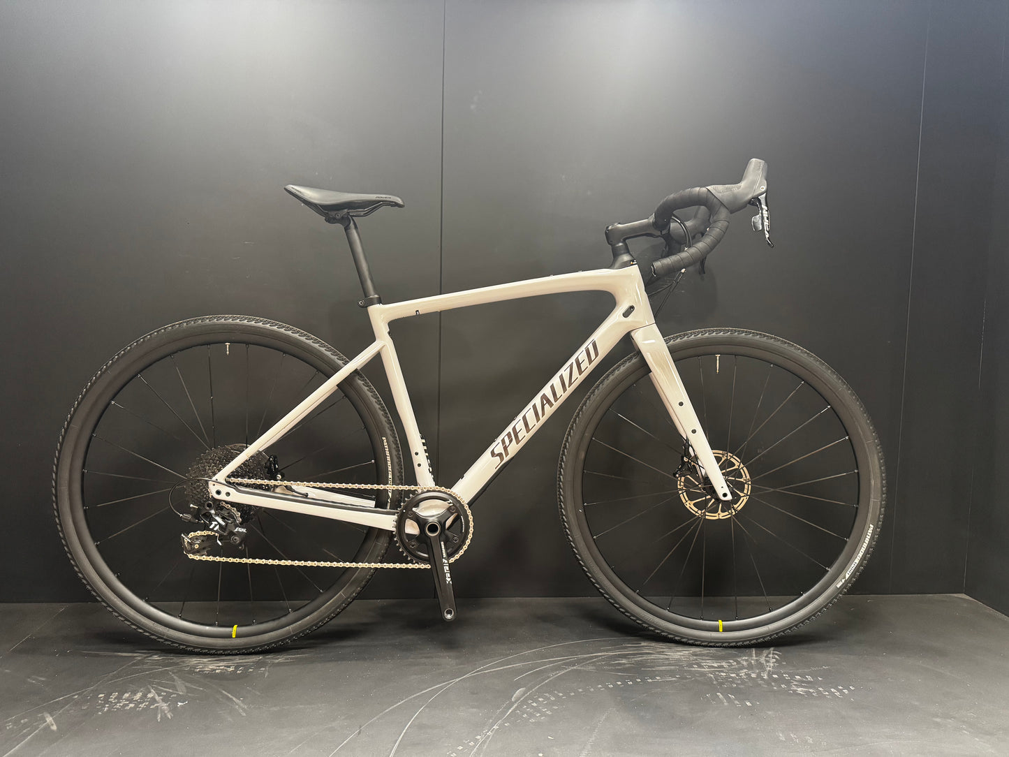 Specialized Diverge Base Apex Carbon Disc Gravel Bike 2021 - 56cm - Upgraded Wheels
