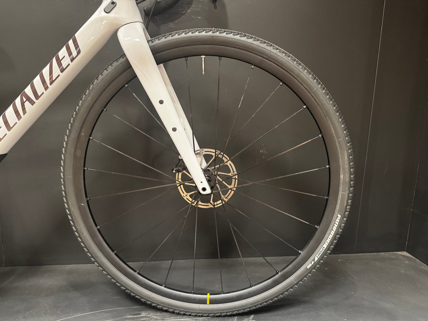 Specialized Diverge Base Apex Carbon Disc Gravel Bike 2021 - 56cm - Upgraded Wheels