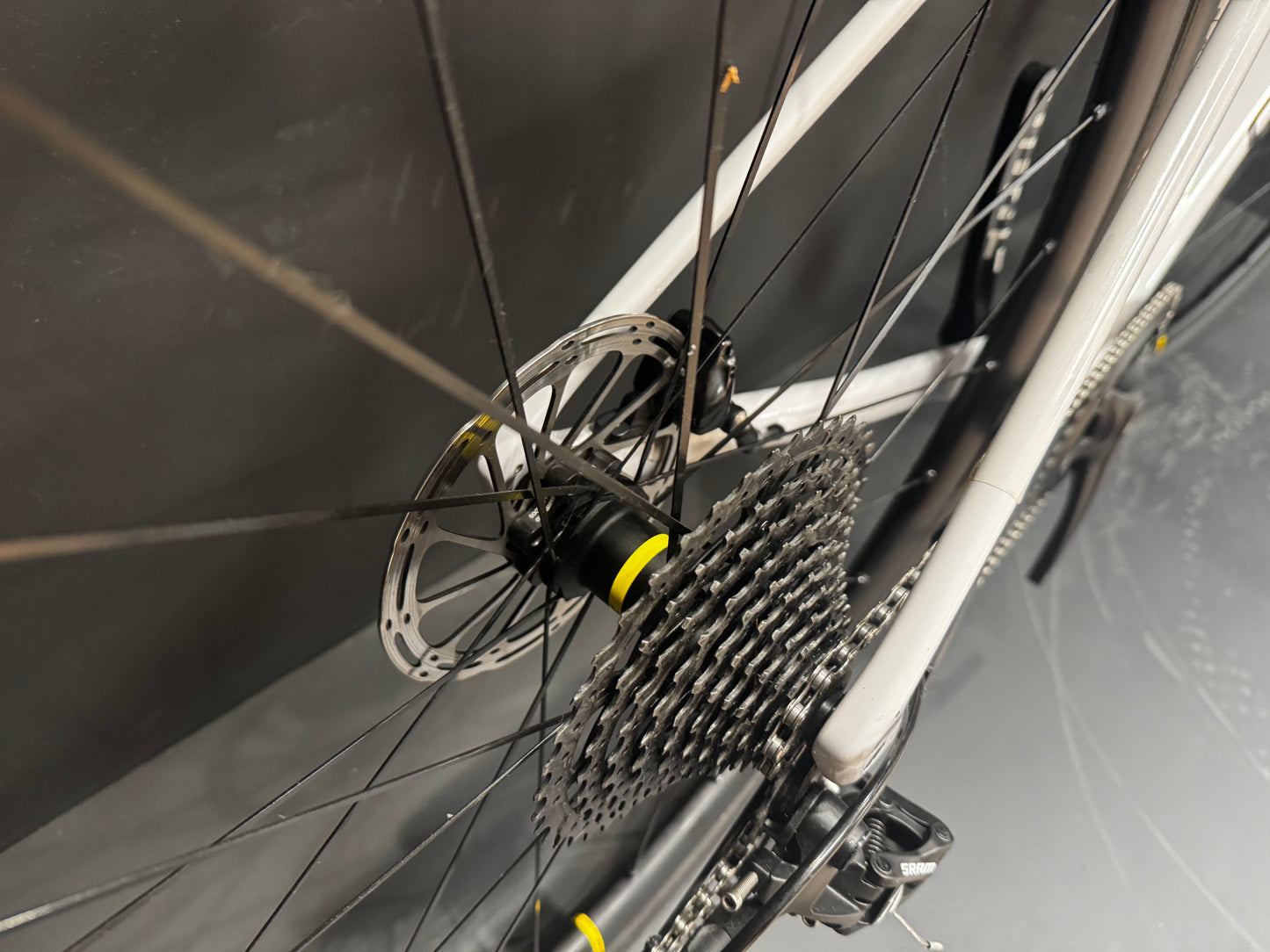 Specialized Diverge Base Apex Carbon Disc Gravel Bike 2021 - 56cm - Upgraded Wheels