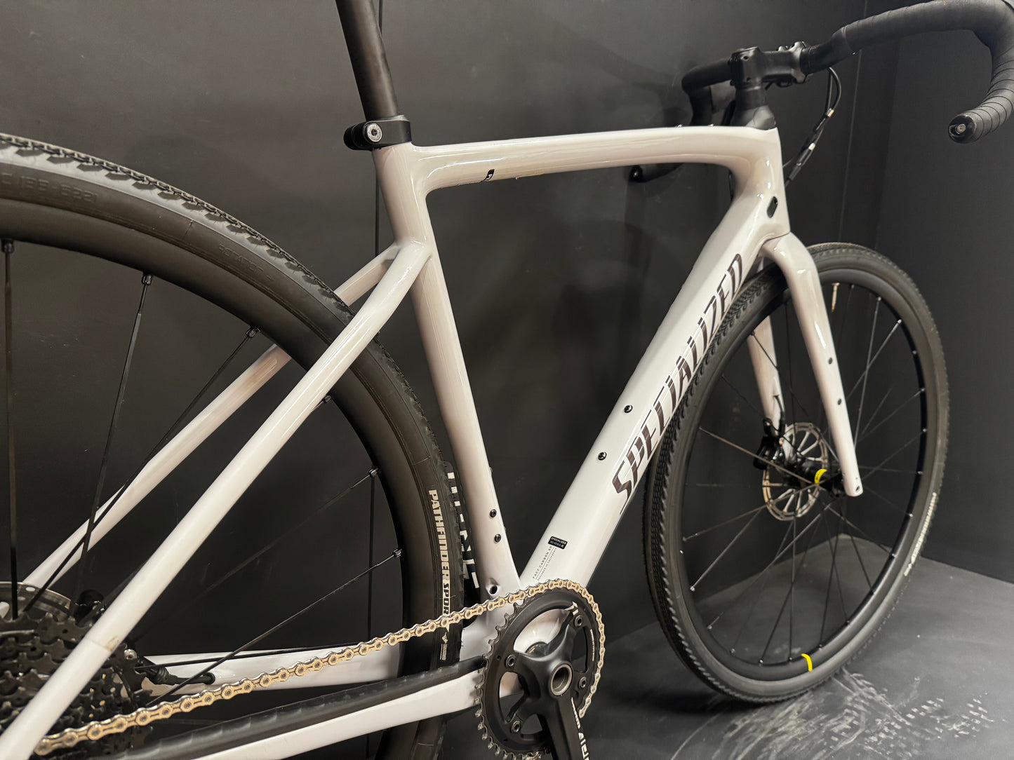 Specialized Diverge Base Apex Carbon Disc Gravel Bike 2021 - 56cm - Upgraded Wheels