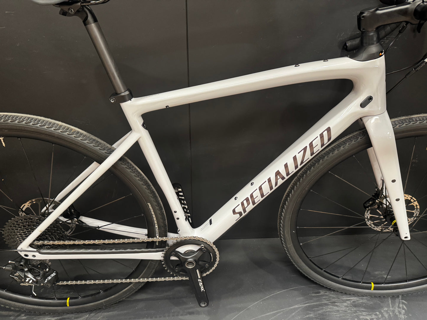 Specialized Diverge Base Apex Carbon Disc Gravel Bike 2021 - 56cm - Upgraded Wheels