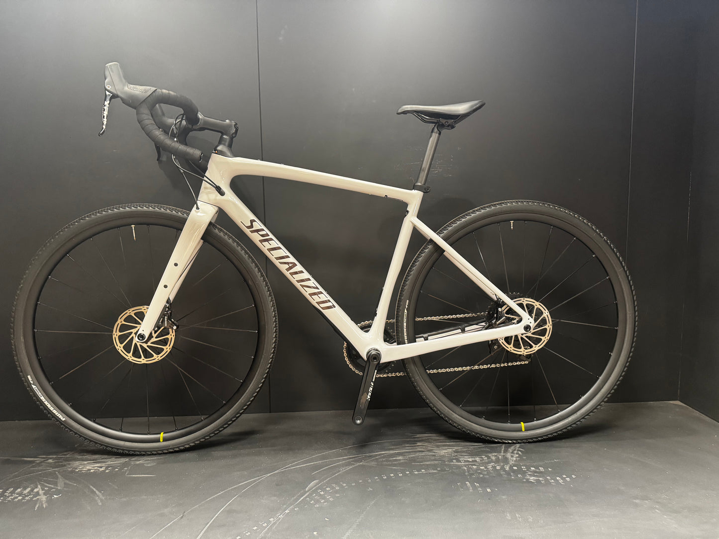 Specialized Diverge Base Apex Carbon Disc Gravel Bike 2021 - 56cm - Upgraded Wheels