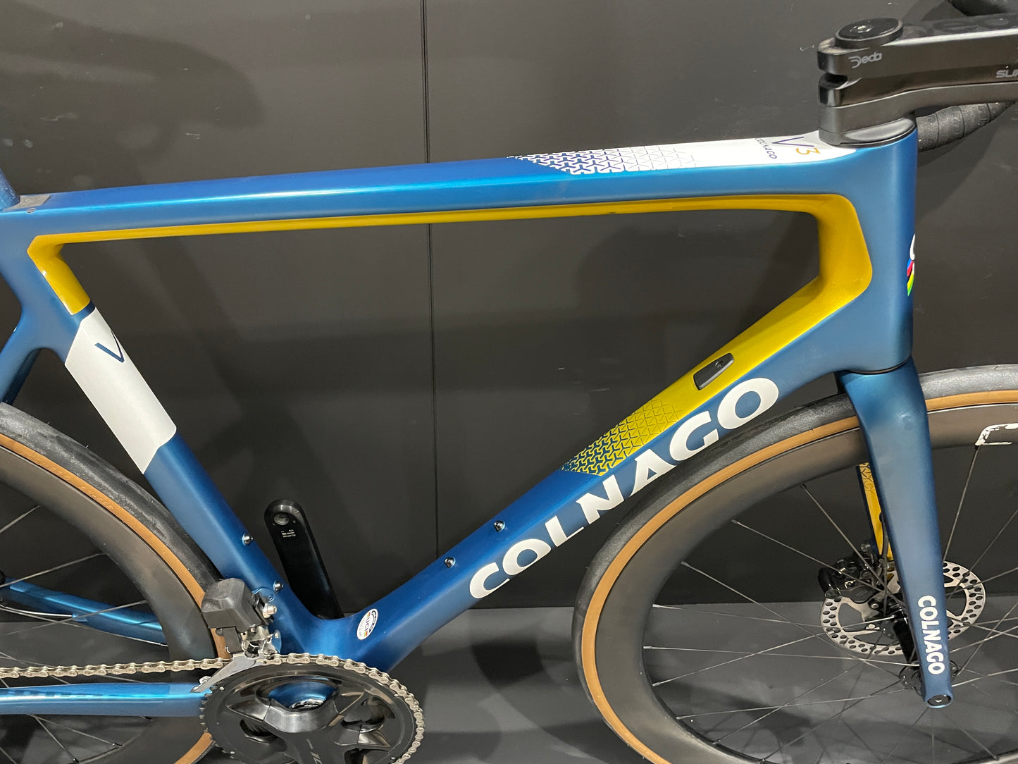 Colnago V3 105 Di2 12 Speed Carbon Disc Road Bike 2023 - 54s