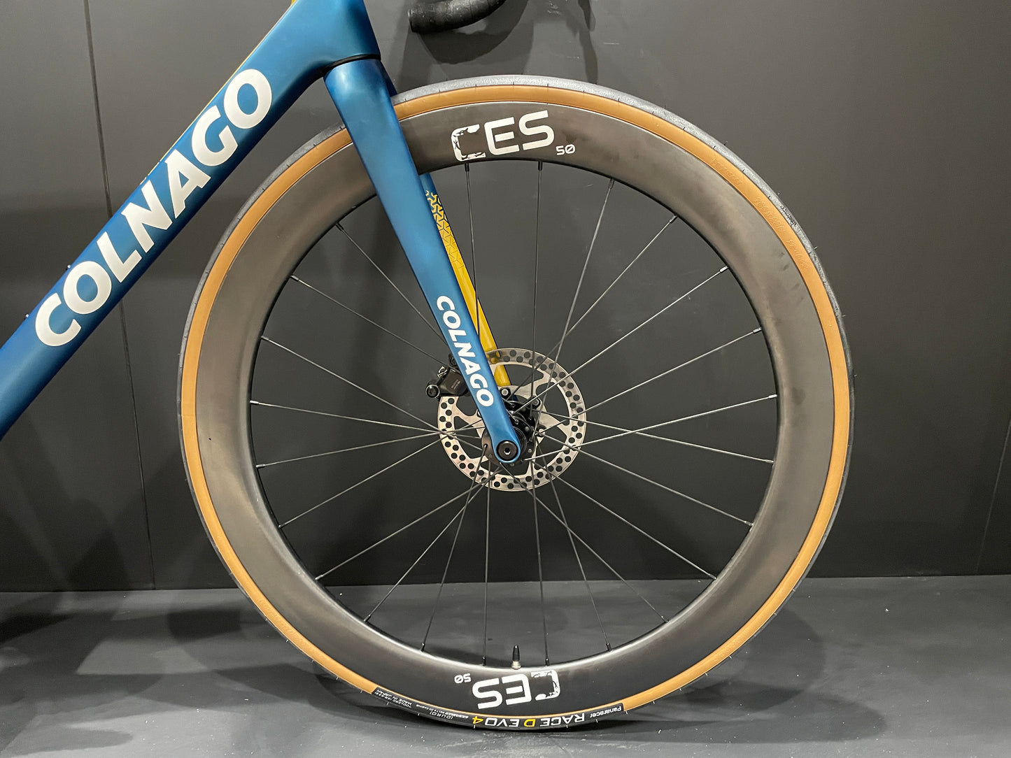 Colnago V3 105 Di2 12 Speed Carbon Disc Road Bike 2023 - 54s
