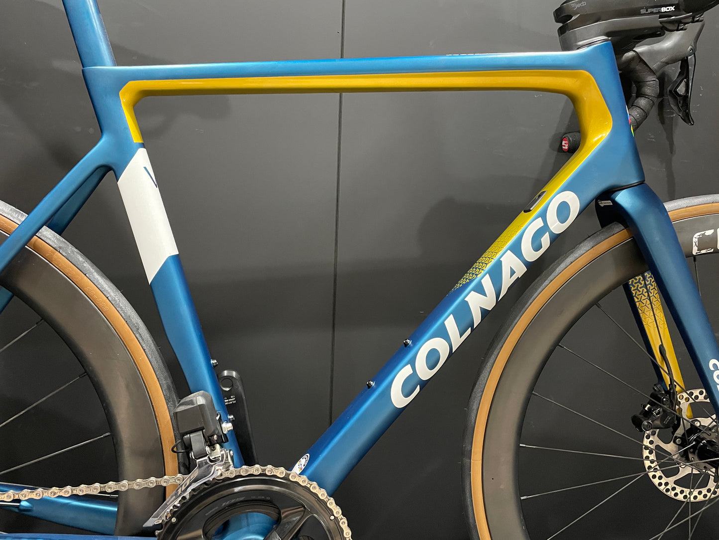 Colnago V3 105 Di2 12 Speed Carbon Disc Road Bike 2023 - 54s