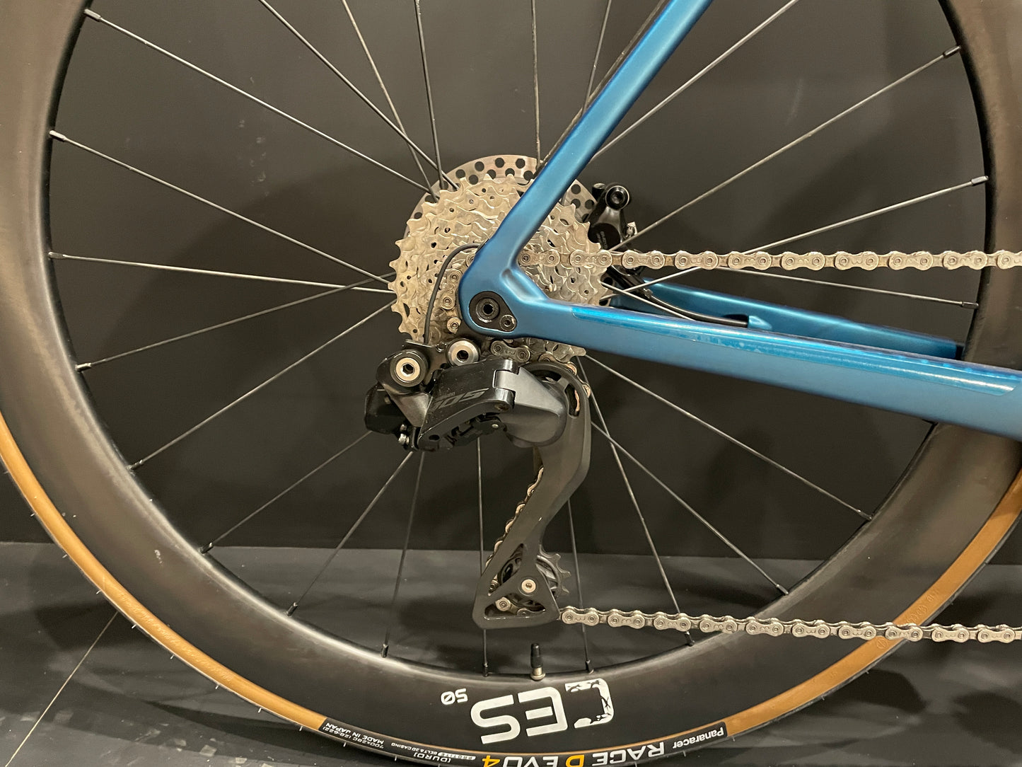 Colnago V3 105 Di2 12 Speed Carbon Disc Road Bike 2023 - 54s