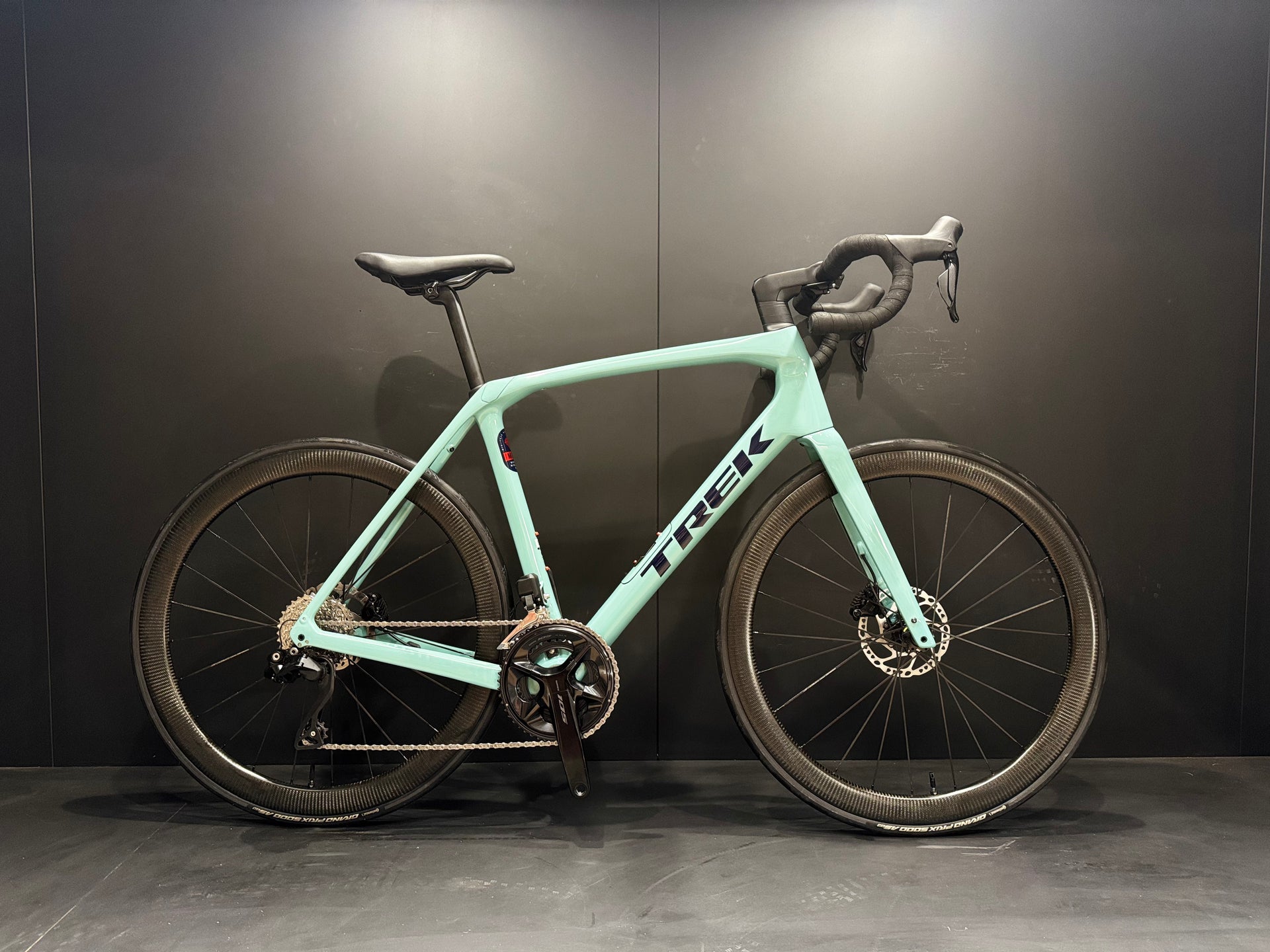 Trek Domane SL5 Gen 4 105 Di2 Carbon Disc Road Bike 2023 - 58cm - Upgraded Wheels