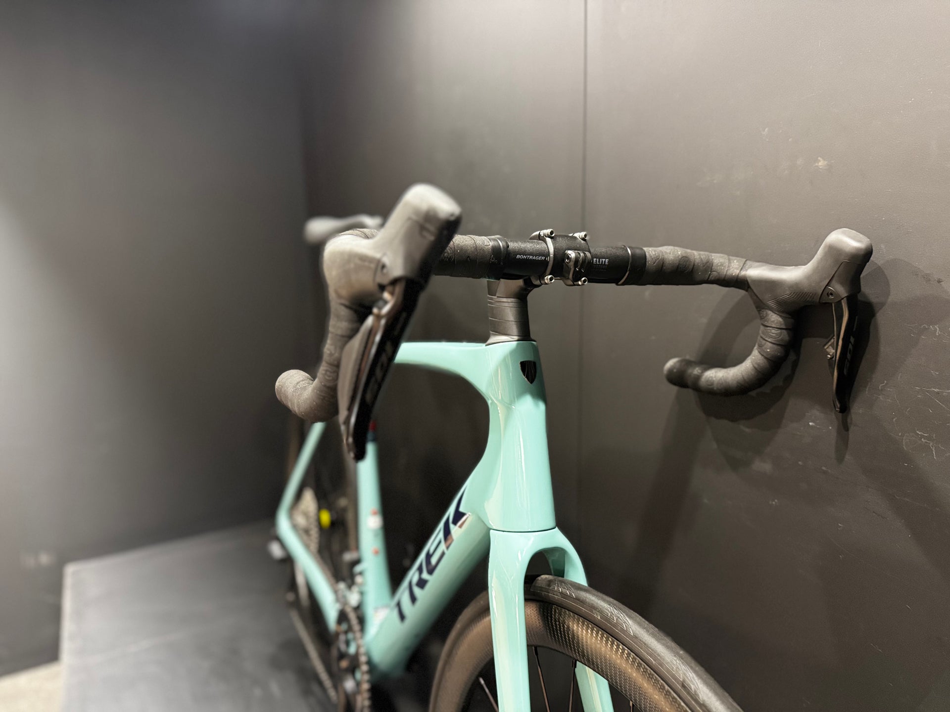 Trek Domane SL5 Gen 4 105 Di2 Carbon Disc Road Bike 2023 - 58cm - Upgraded Wheels