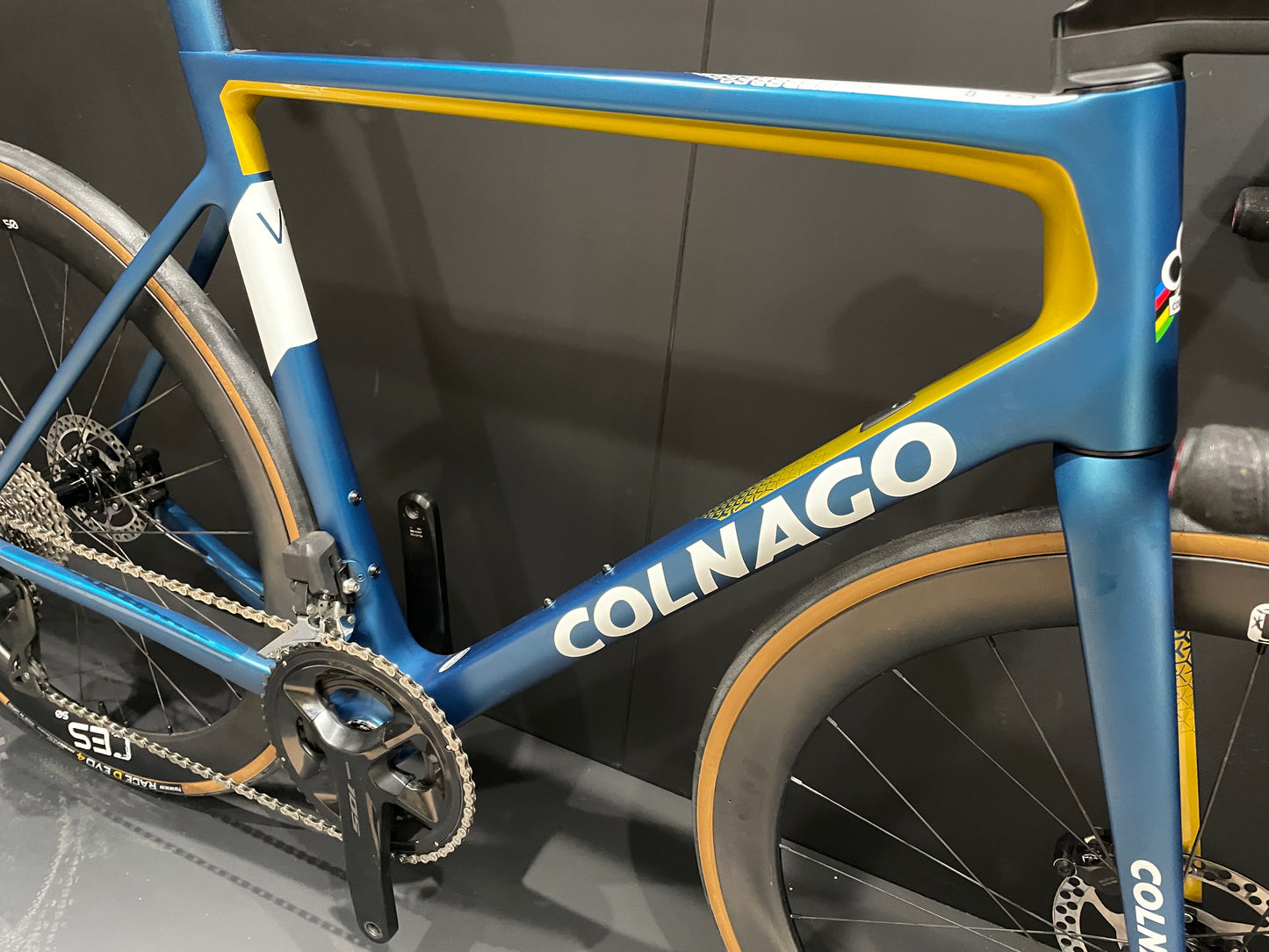 Colnago V3 105 Di2 12 Speed Carbon Disc Road Bike 2023 - 54s