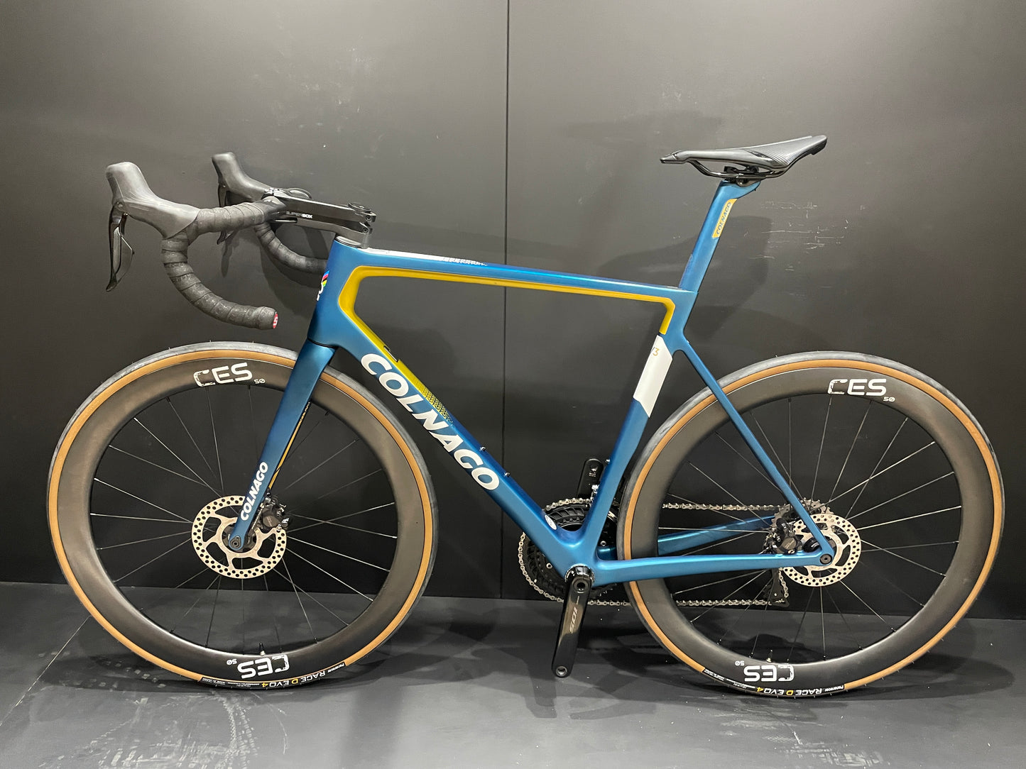 Colnago V3 105 Di2 12 Speed Carbon Disc Road Bike 2023 - 54s