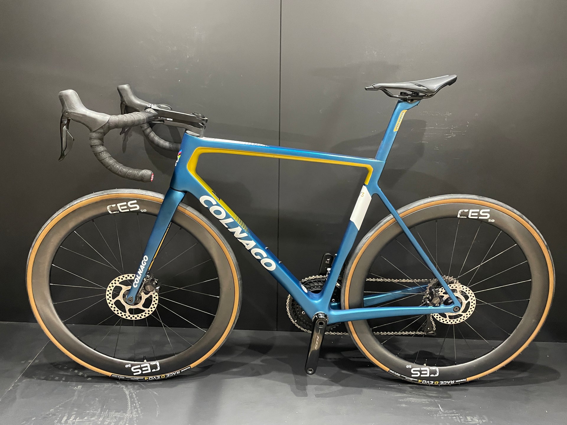 Colnago V3 105 Di2 12 Speed Carbon Disc Road Bike 2023 - 54s